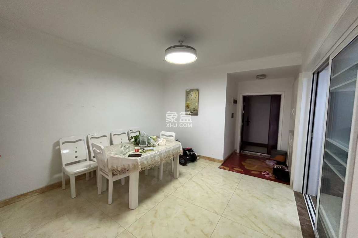 梓山湖领御  1室2厅1卫    66.8万 梓山湖领御  1室2厅1卫    66.8万客厅