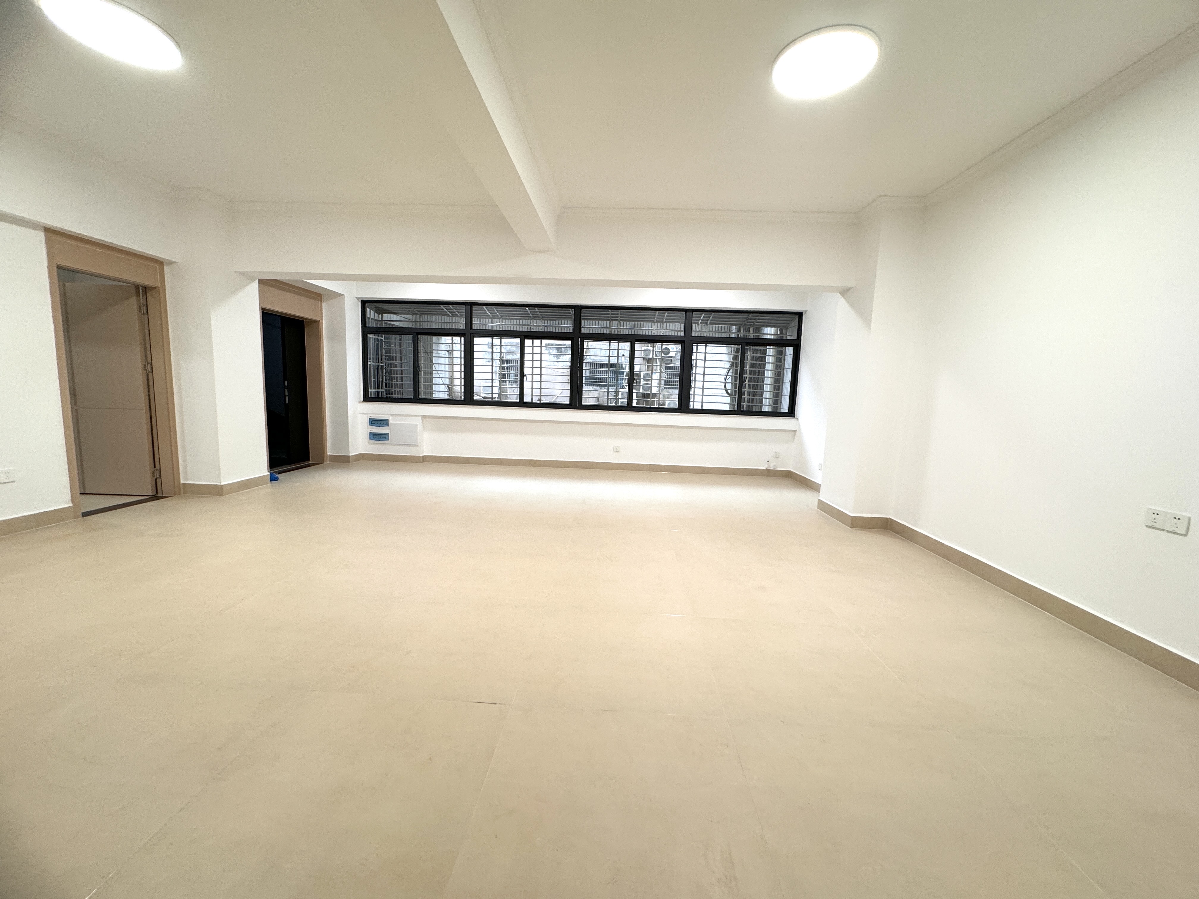 侨汇外资物资总公司宿舍 4室2厅1卫 129.0万 侨汇外资物资总公司宿舍 4室2厅1卫 129.0万客厅