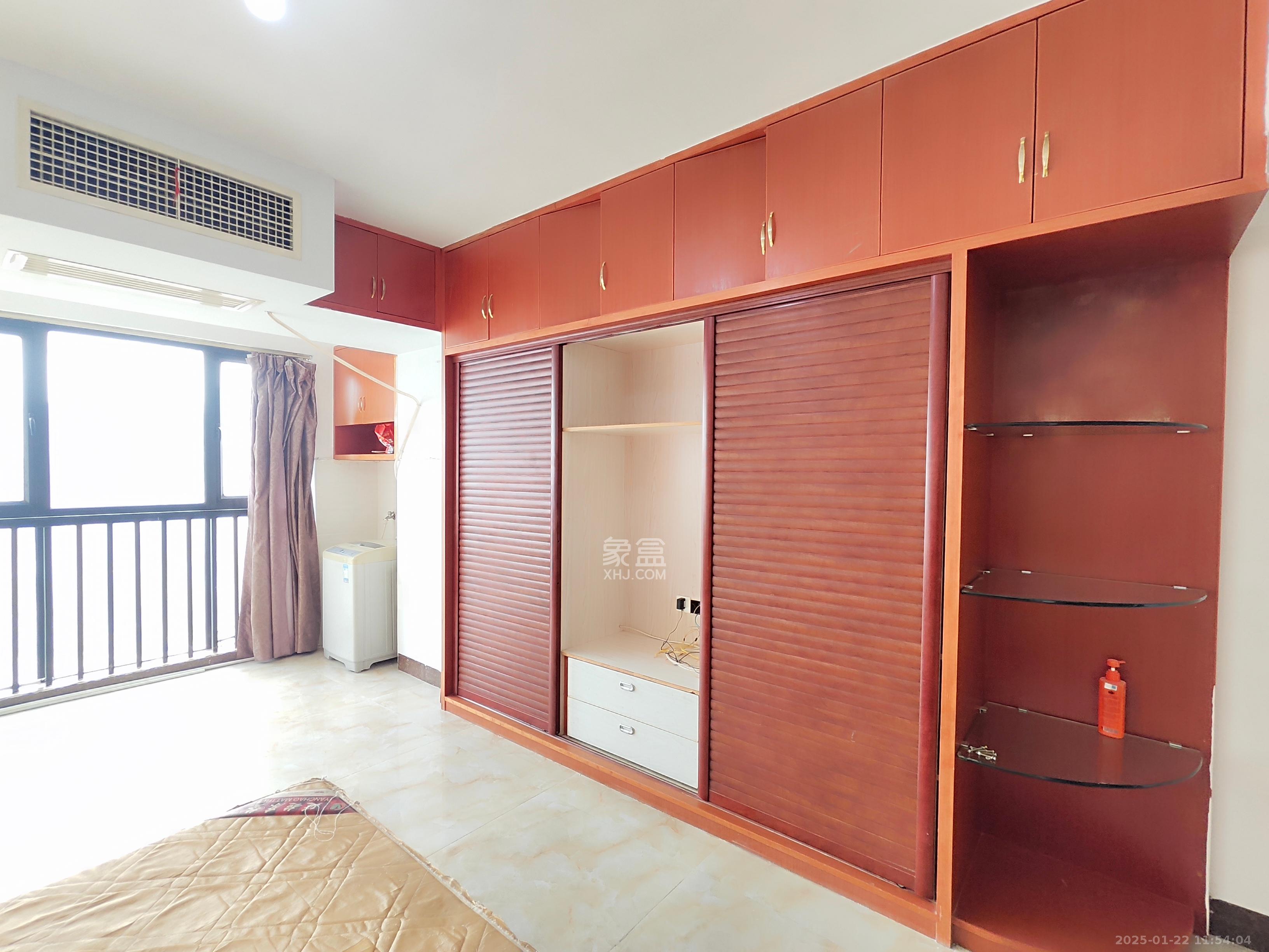 麓谷明珠  1室1厅1卫   1600.00元/月室内图