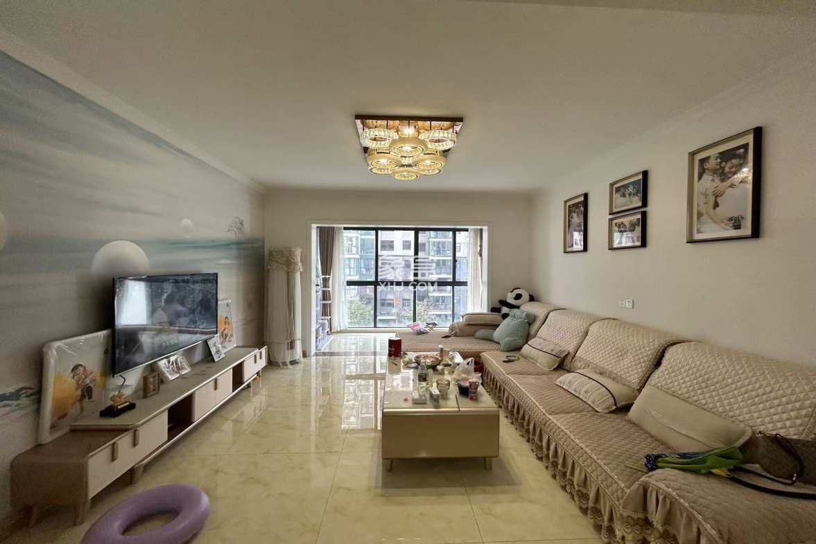 梓山湖领御  1室2厅1卫    66.8万 梓山湖领御  1室2厅1卫    66.8万客厅