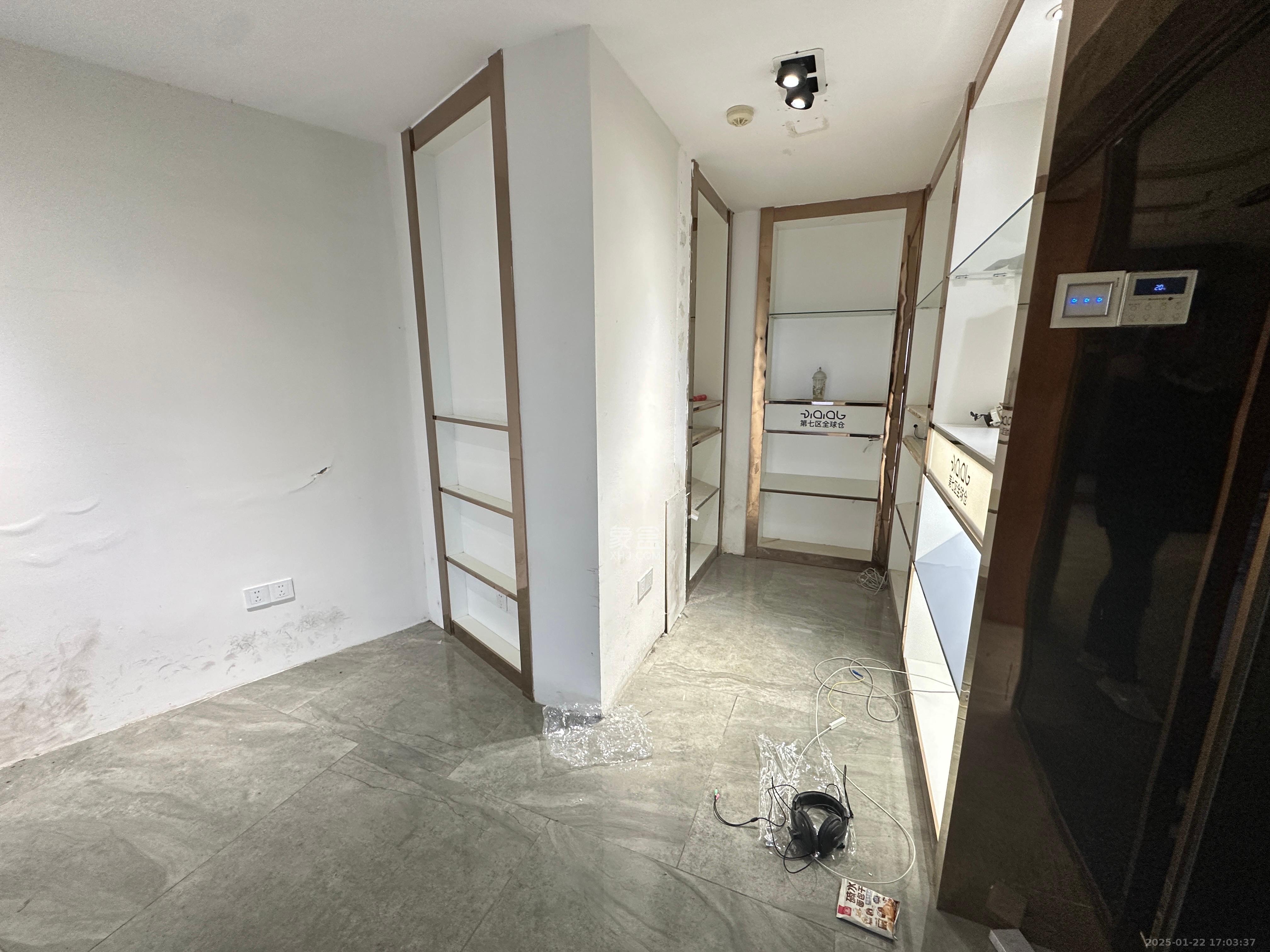 保利国际广场 1室1厅1卫 5000.0元/月 保利国际广场 1室1厅1卫 5000.0元/月室内图