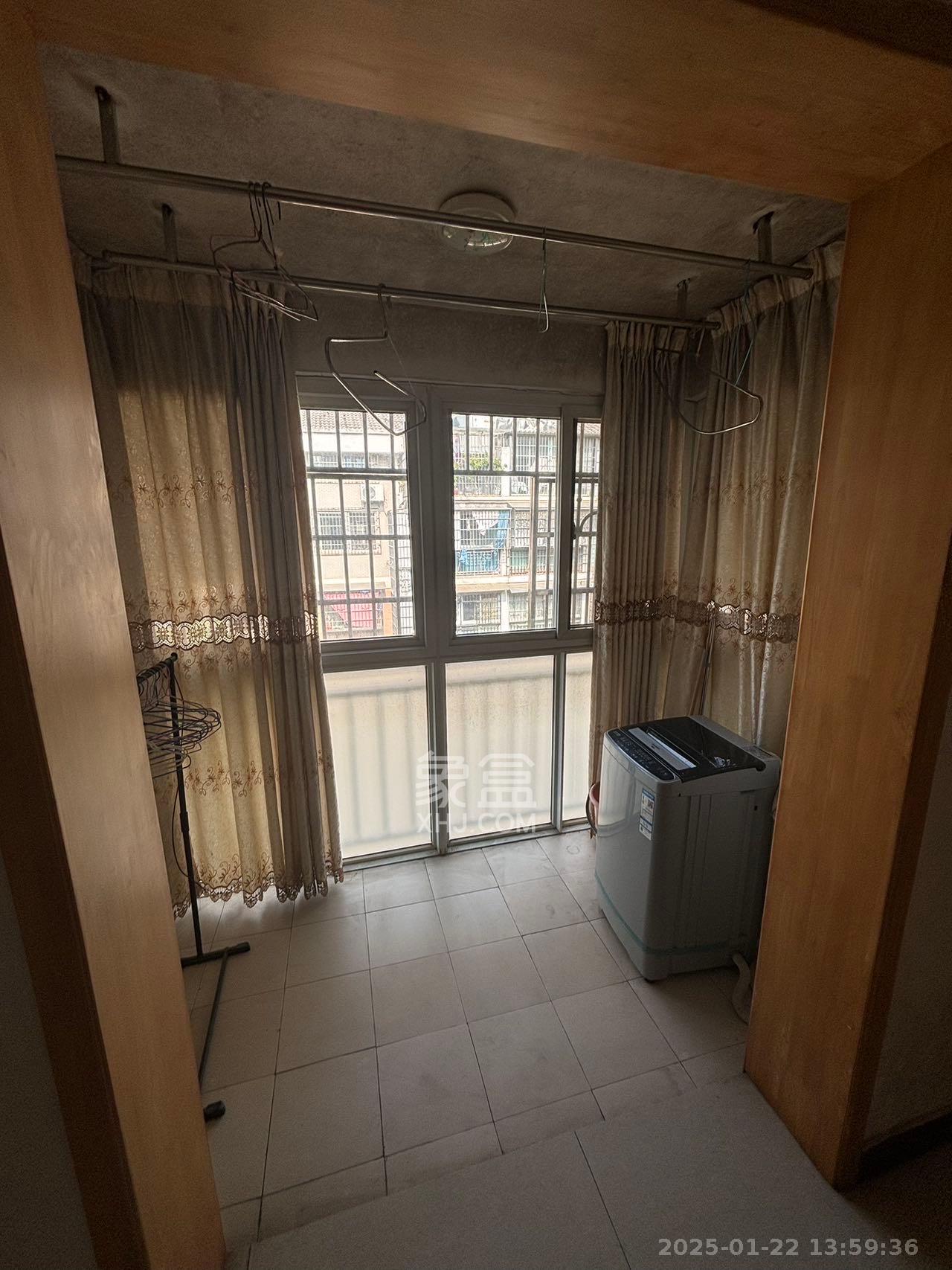 新诚小区 1室0厅0卫 1700.0元/月 新诚小区 1室0厅0卫 1700.0元/月室内图