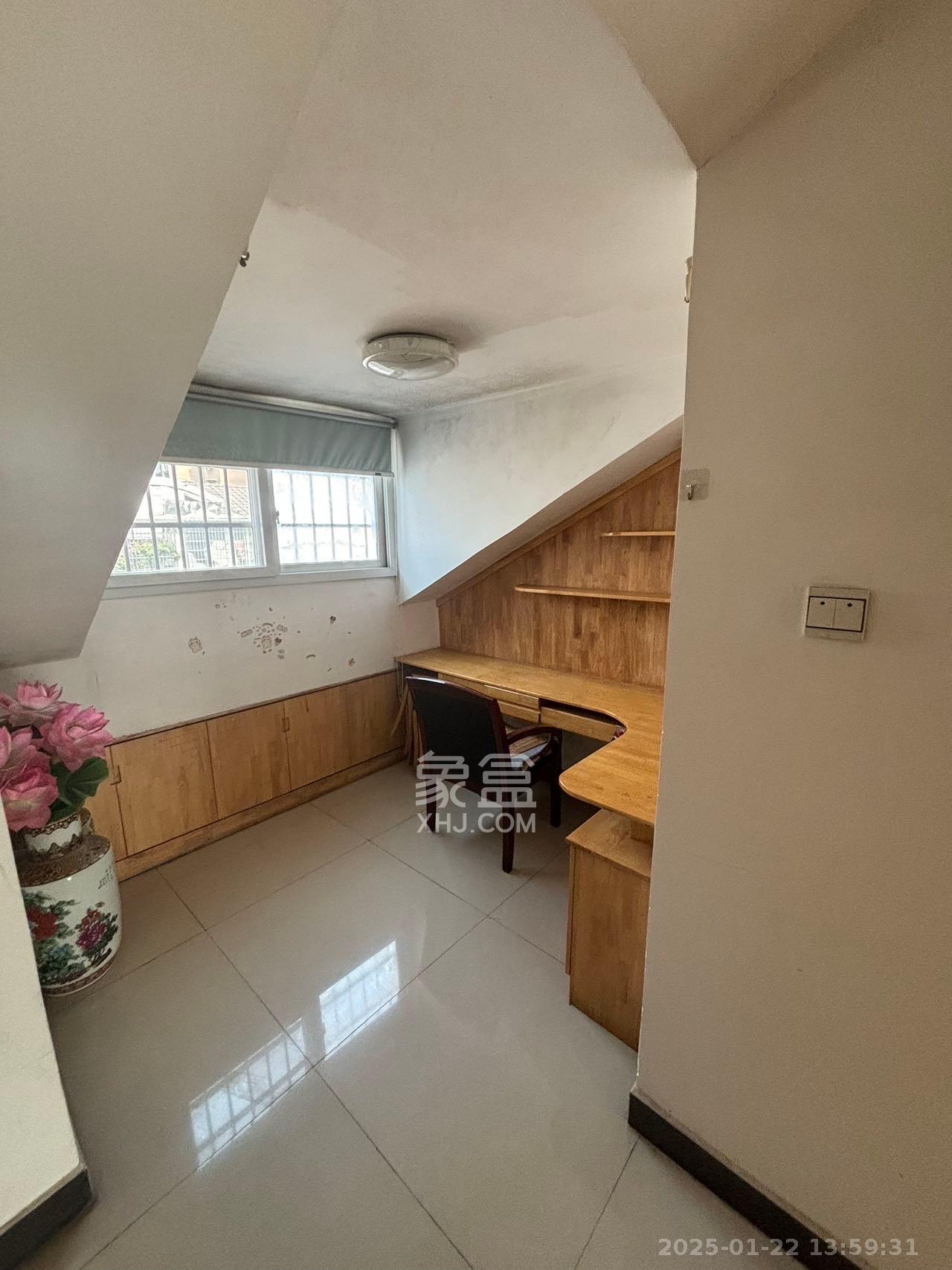 新诚小区 1室0厅0卫 1700.0元/月 新诚小区 1室0厅0卫 1700.0元/月室内图