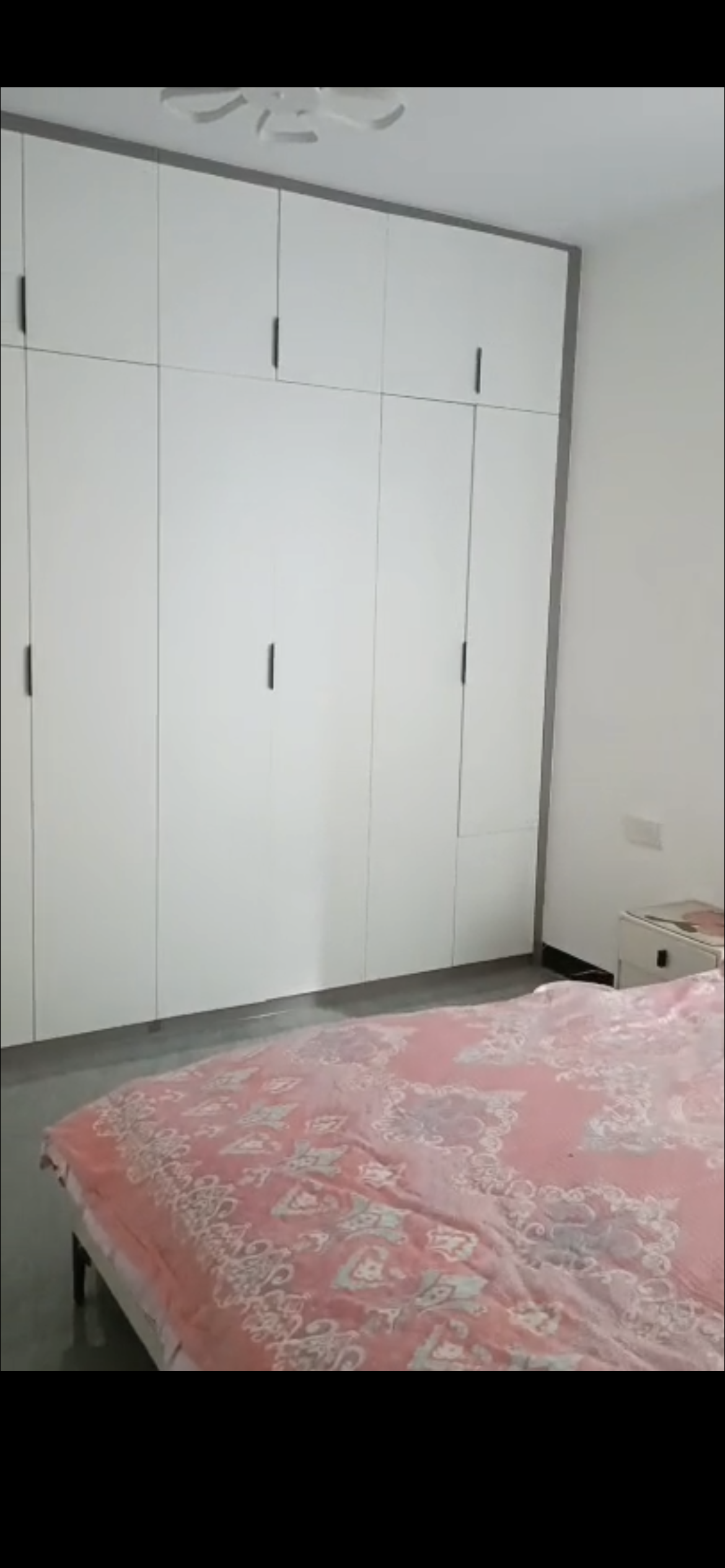 三一街区 1室0厅0卫 52.0万 三一街区 1室0厅0卫 52.0万客厅