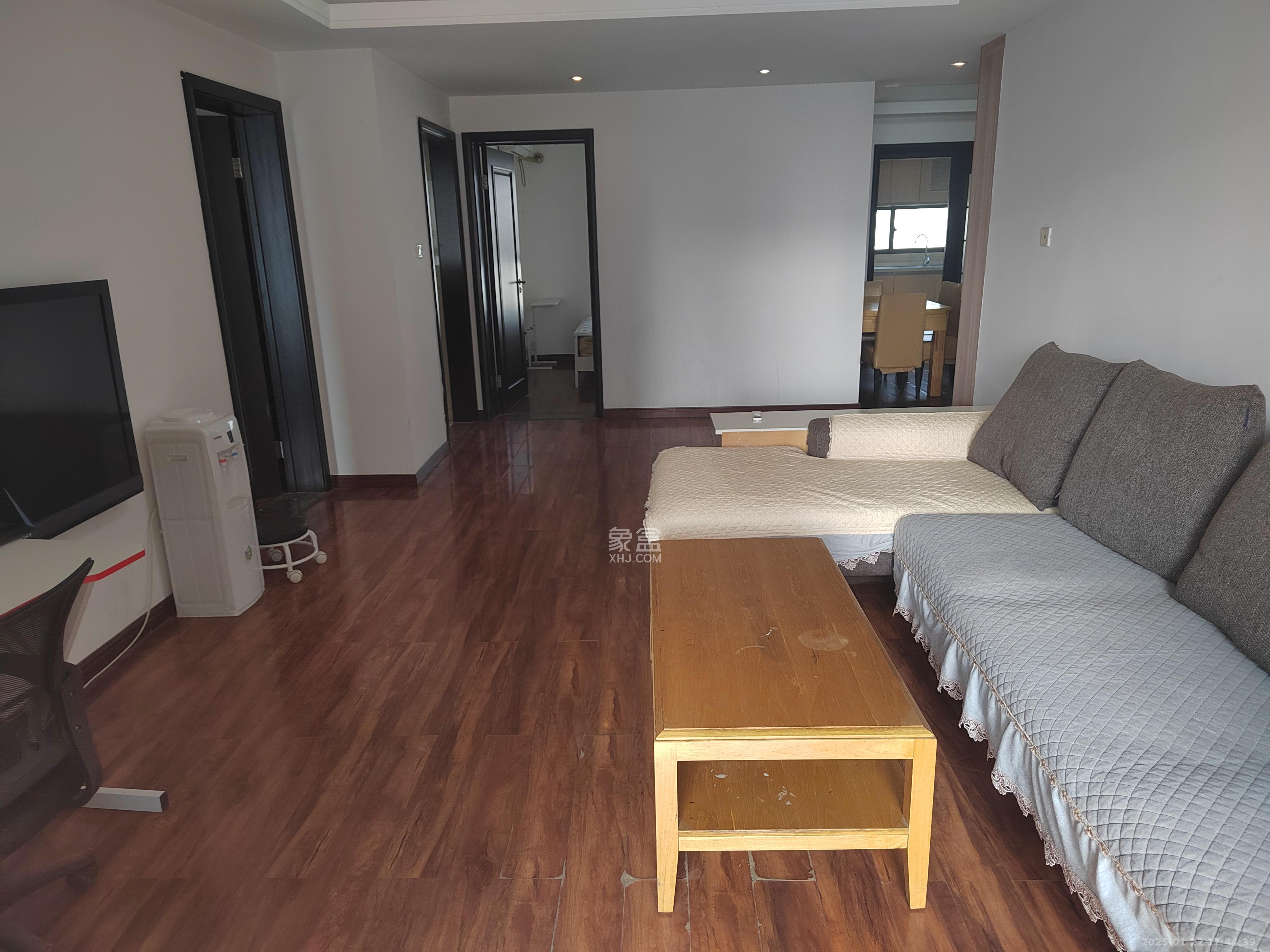 绿地中央广场  3室2厅2卫    3100.0元/月室内图