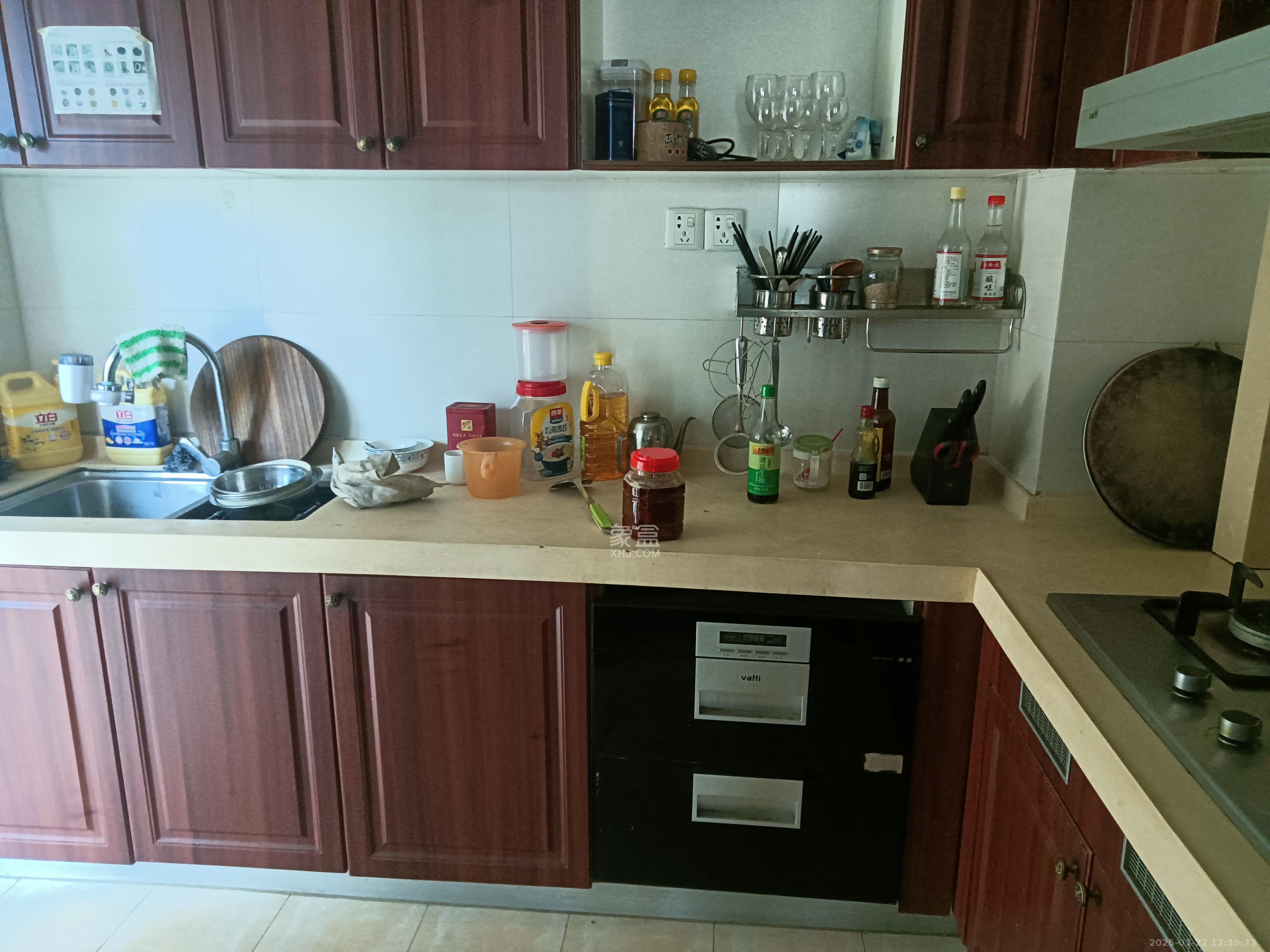 恒大城 3室2厅1卫 2600.0元/月 恒大城 3室2厅1卫 2600.0元/月室内图