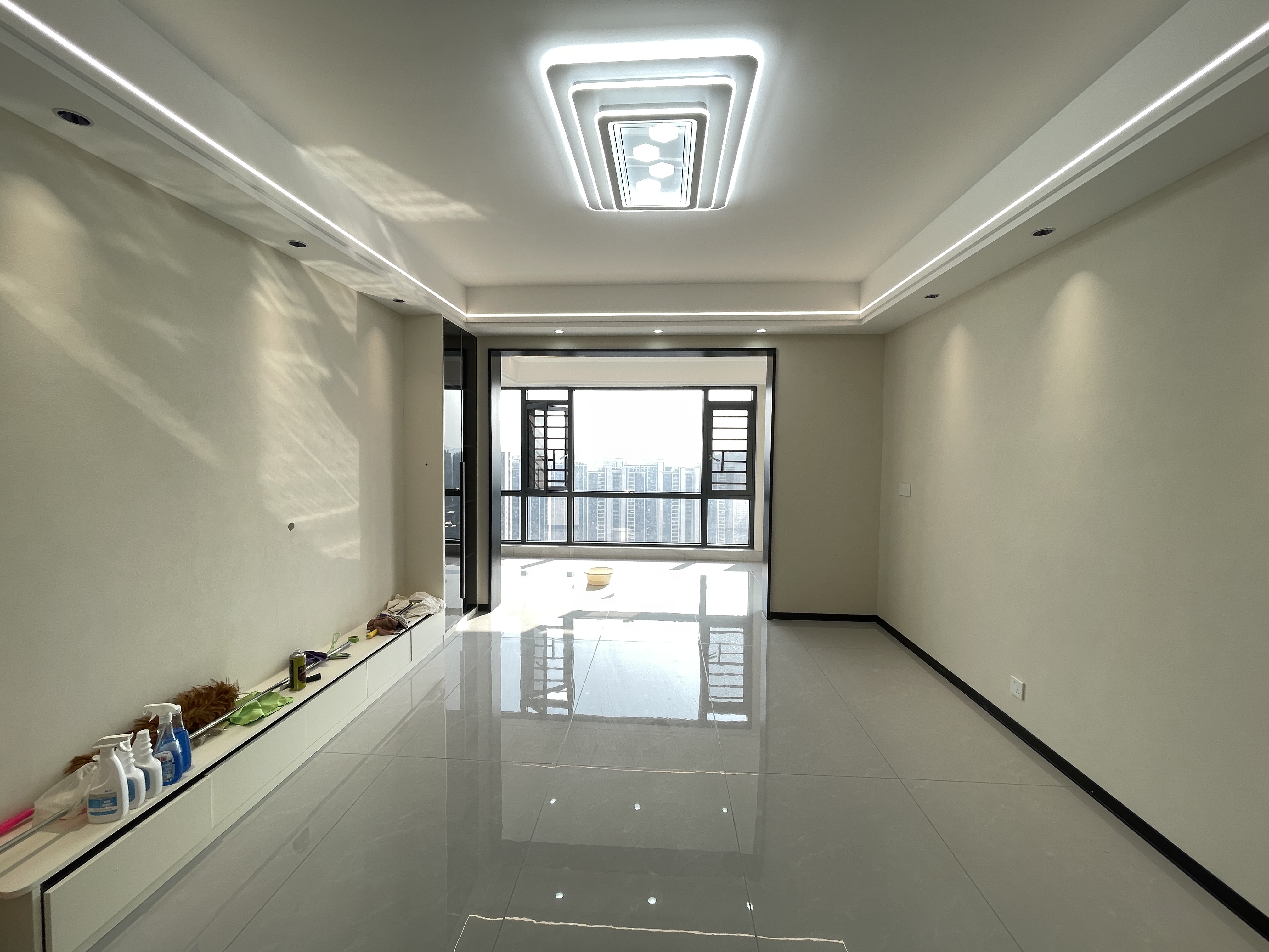 鑫湘悦璟台 4室2厅2卫 85.0万 鑫湘悦璟台 4室2厅2卫 85.0万客厅