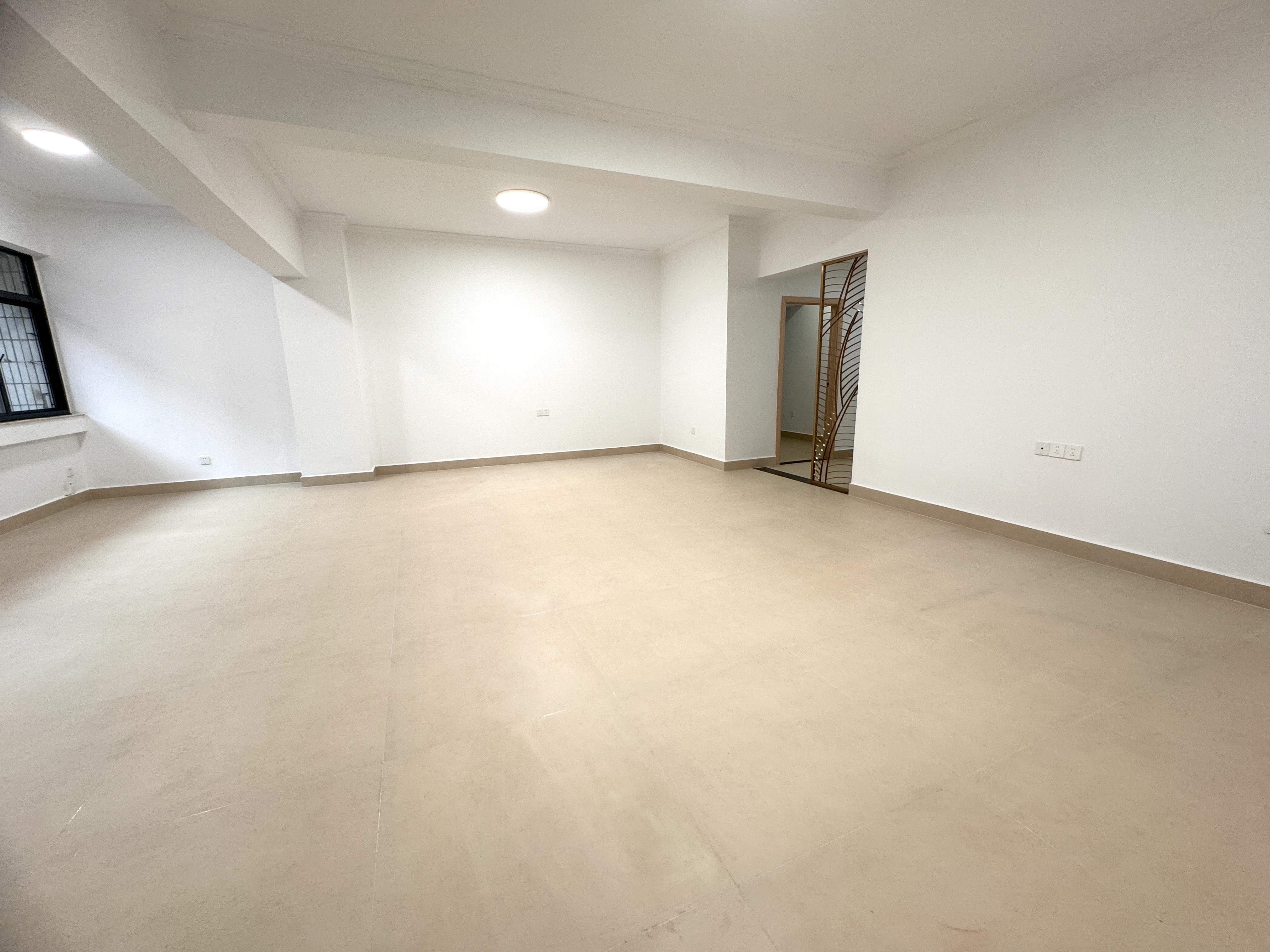 侨汇外资物资总公司宿舍 4室2厅1卫 129.0万 侨汇外资物资总公司宿舍 4室2厅1卫 129.0万客厅