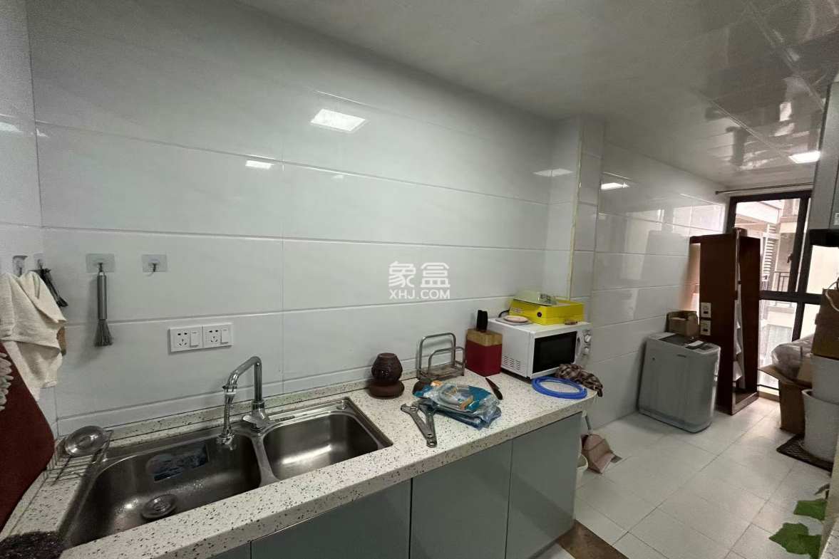 梓山湖领御  1室2厅1卫    66.8万 梓山湖领御  1室2厅1卫    66.8万客厅