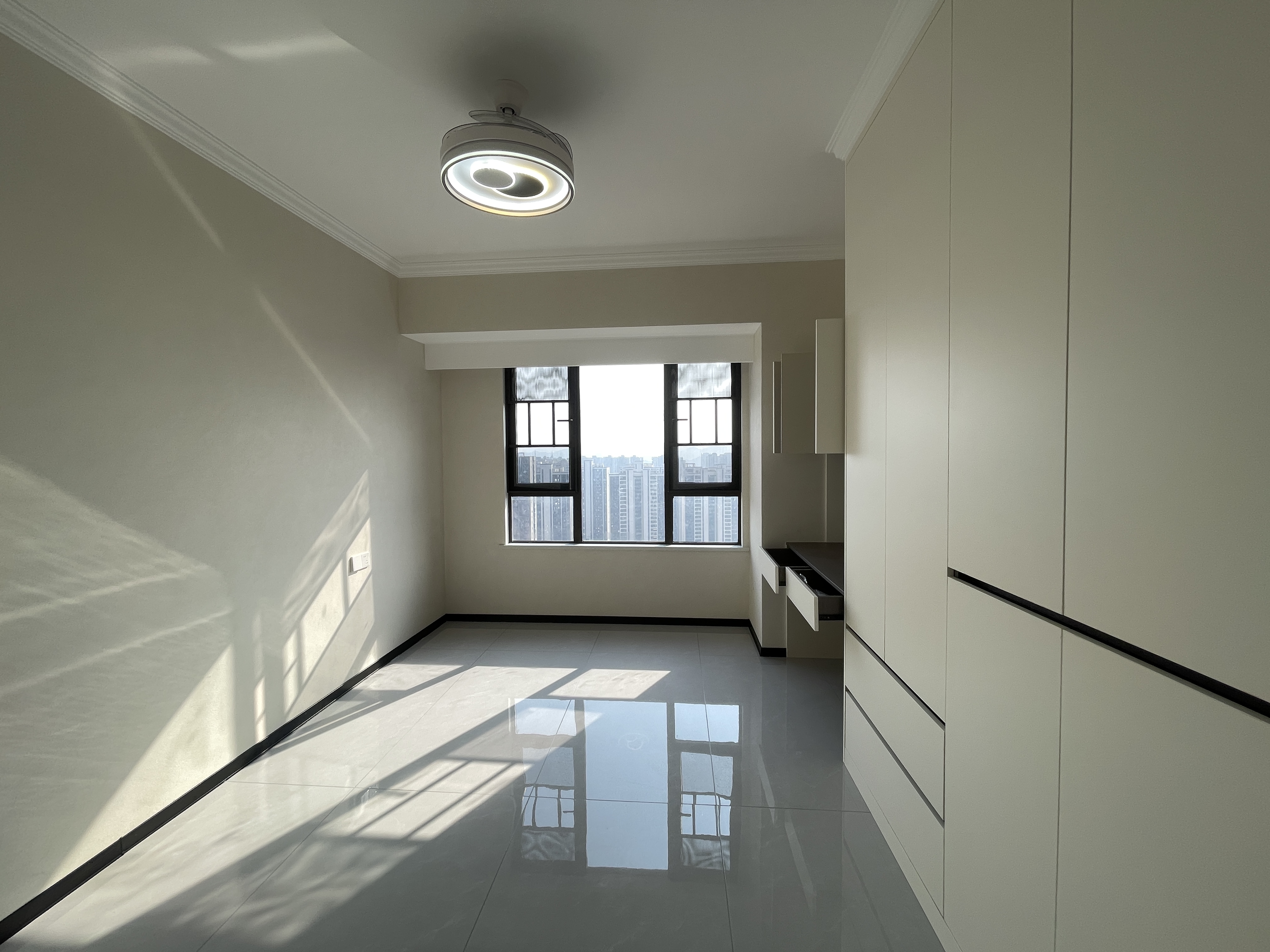 鑫湘悦璟台 4室2厅2卫 85.0万 鑫湘悦璟台 4室2厅2卫 85.0万客厅