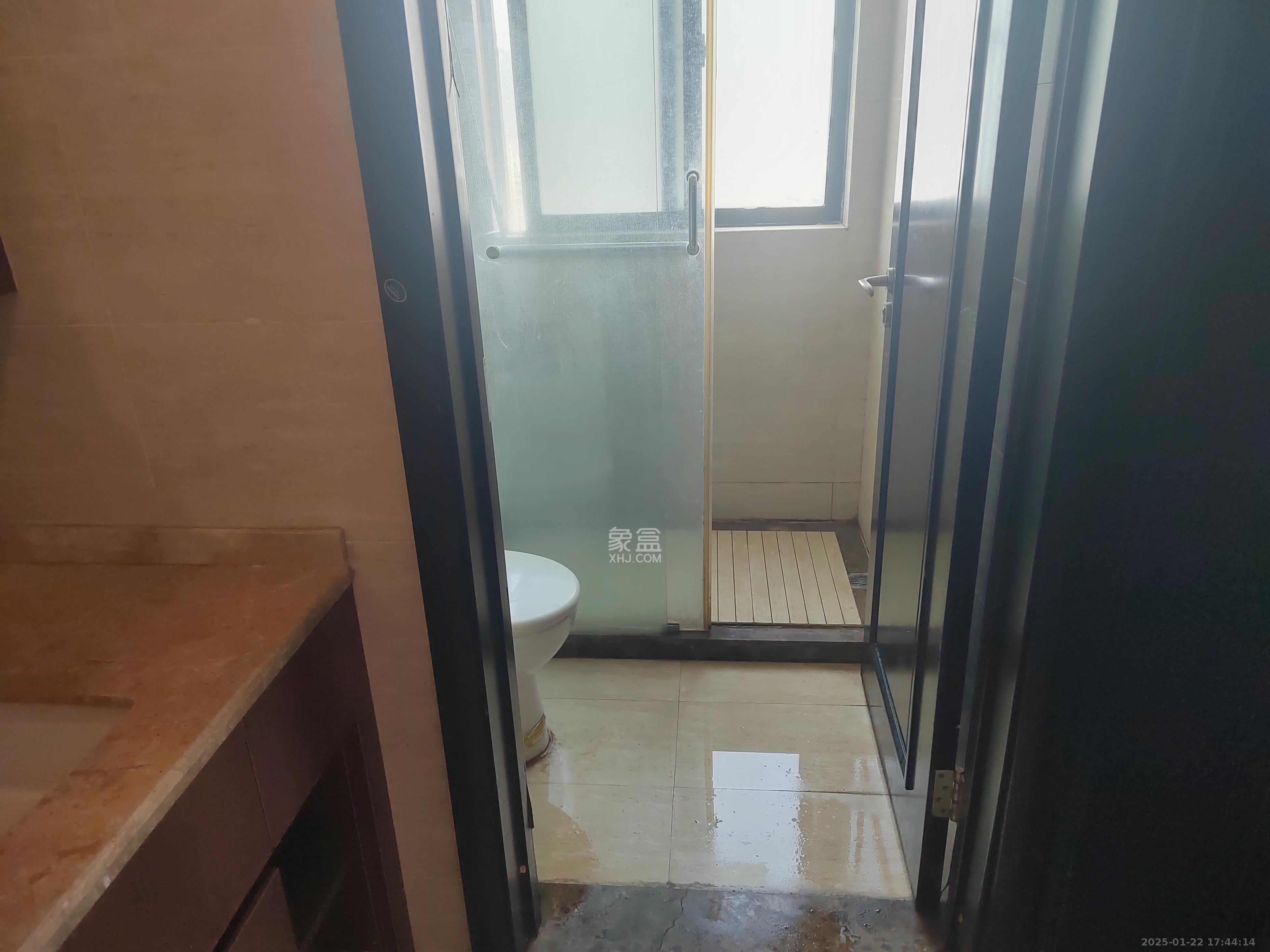 绿地中央广场  3室2厅2卫    3100.0元/月室内图