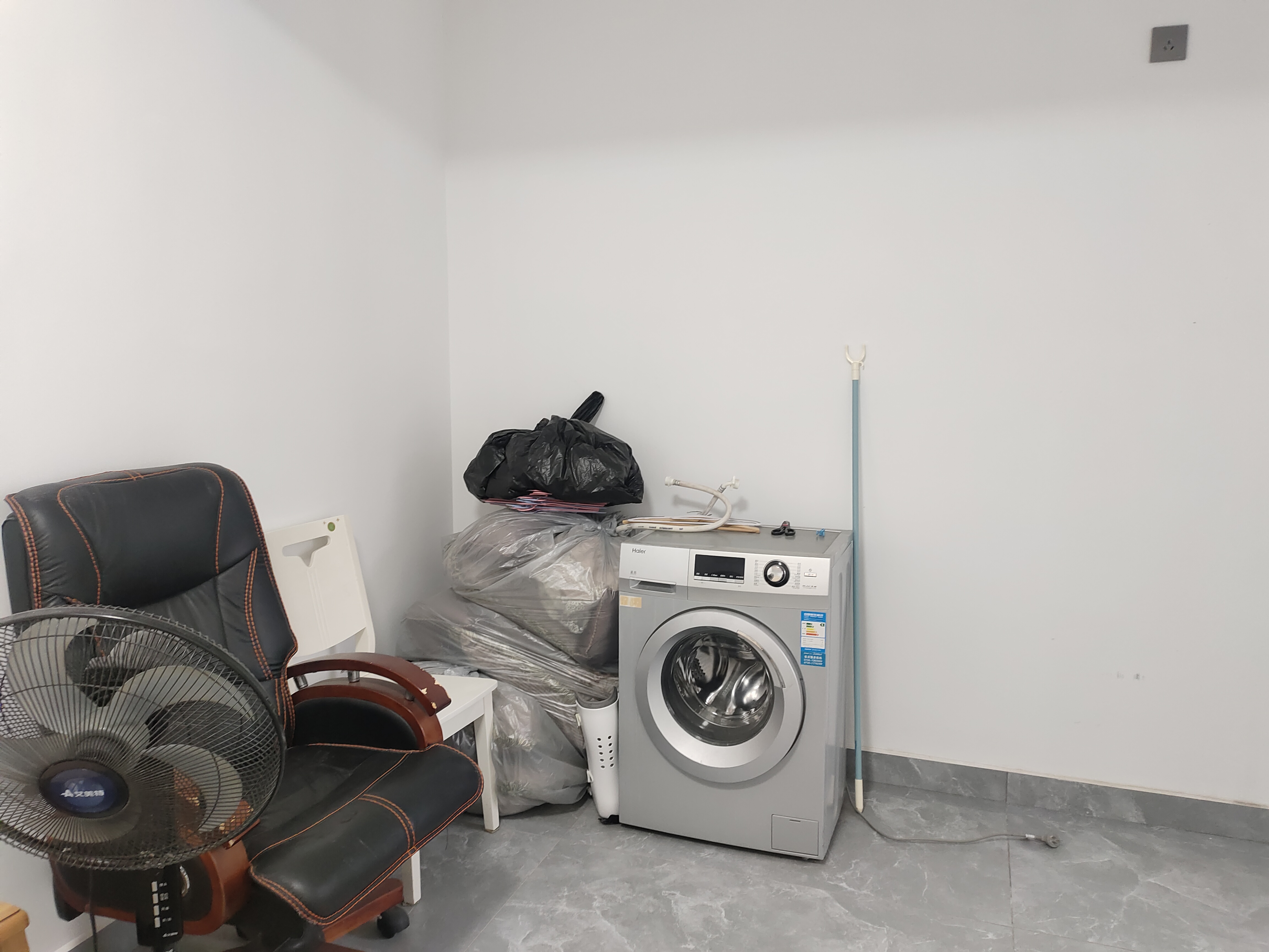 芷兰公馆西区 3室2厅1卫 2100.0元/月 芷兰公馆西区 3室2厅1卫 2100.0元/月室内图