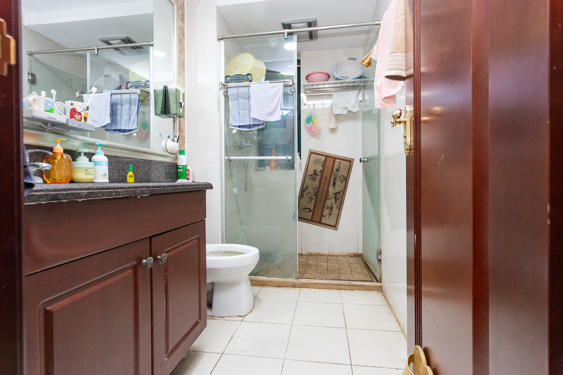 恒大名都 4室2厅2卫 83.0万 恒大名都 4室2厅2卫 83.0万卫生间