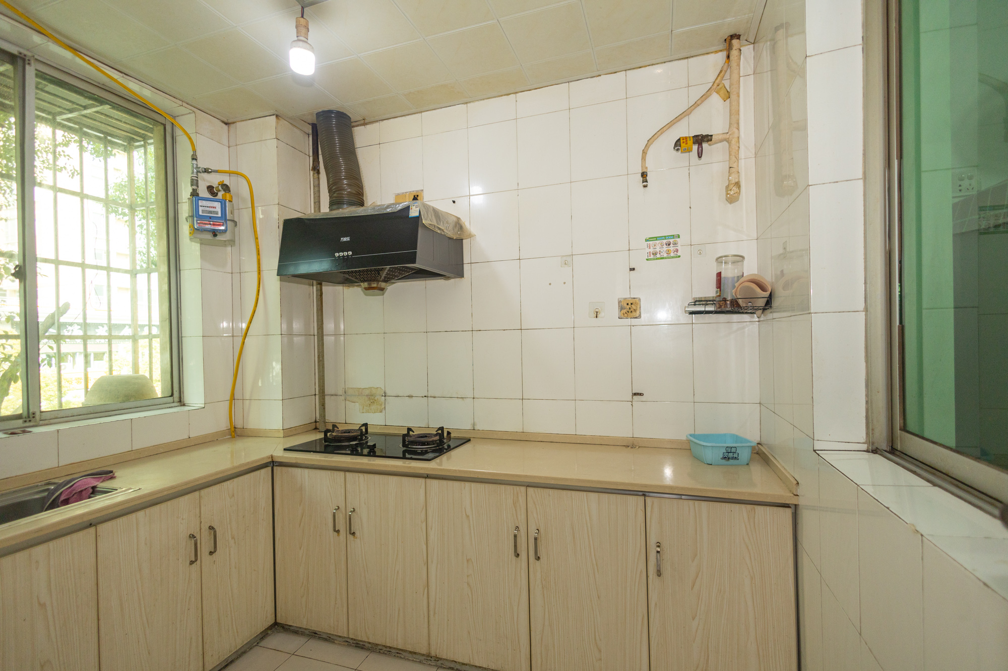 中南汽车世界 3室2厅2卫 50.0万 中南汽车世界 3室2厅2卫 50.0万厨房