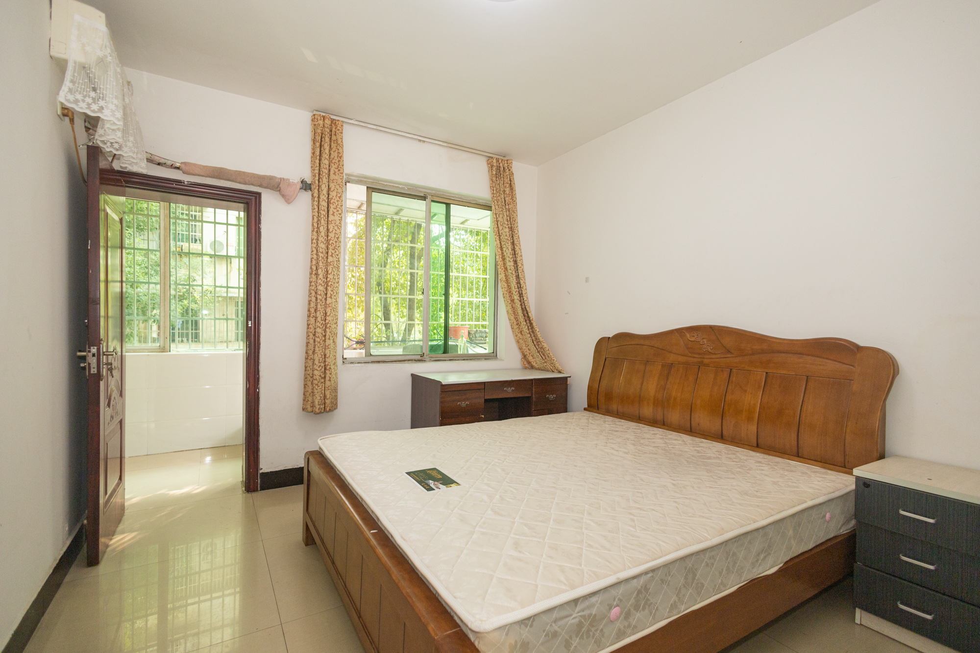 中南汽车世界  3室2厅2卫    50.0万卧室