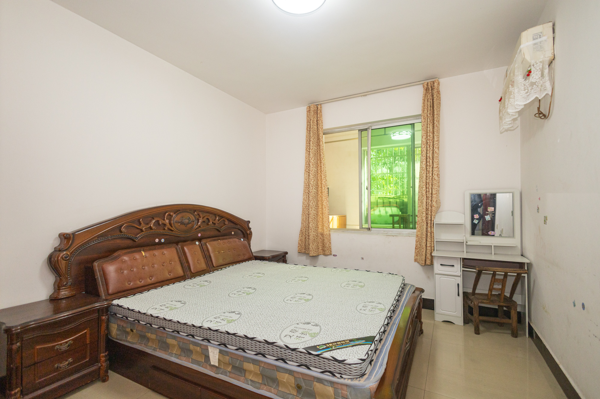 中南汽车世界 3室2厅2卫 50.0万 中南汽车世界 3室2厅2卫 50.0万卧室