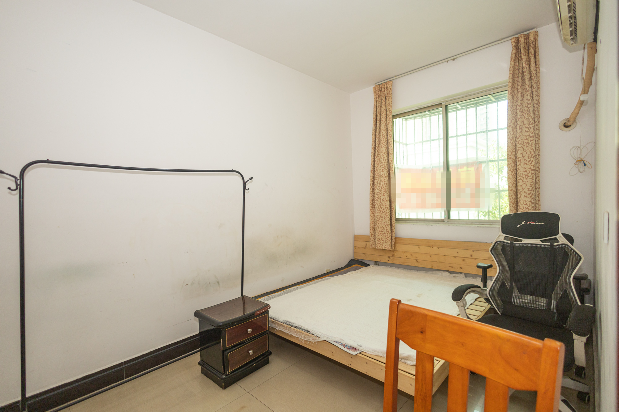 中南汽车世界 3室2厅2卫 50.0万 中南汽车世界 3室2厅2卫 50.0万卧室