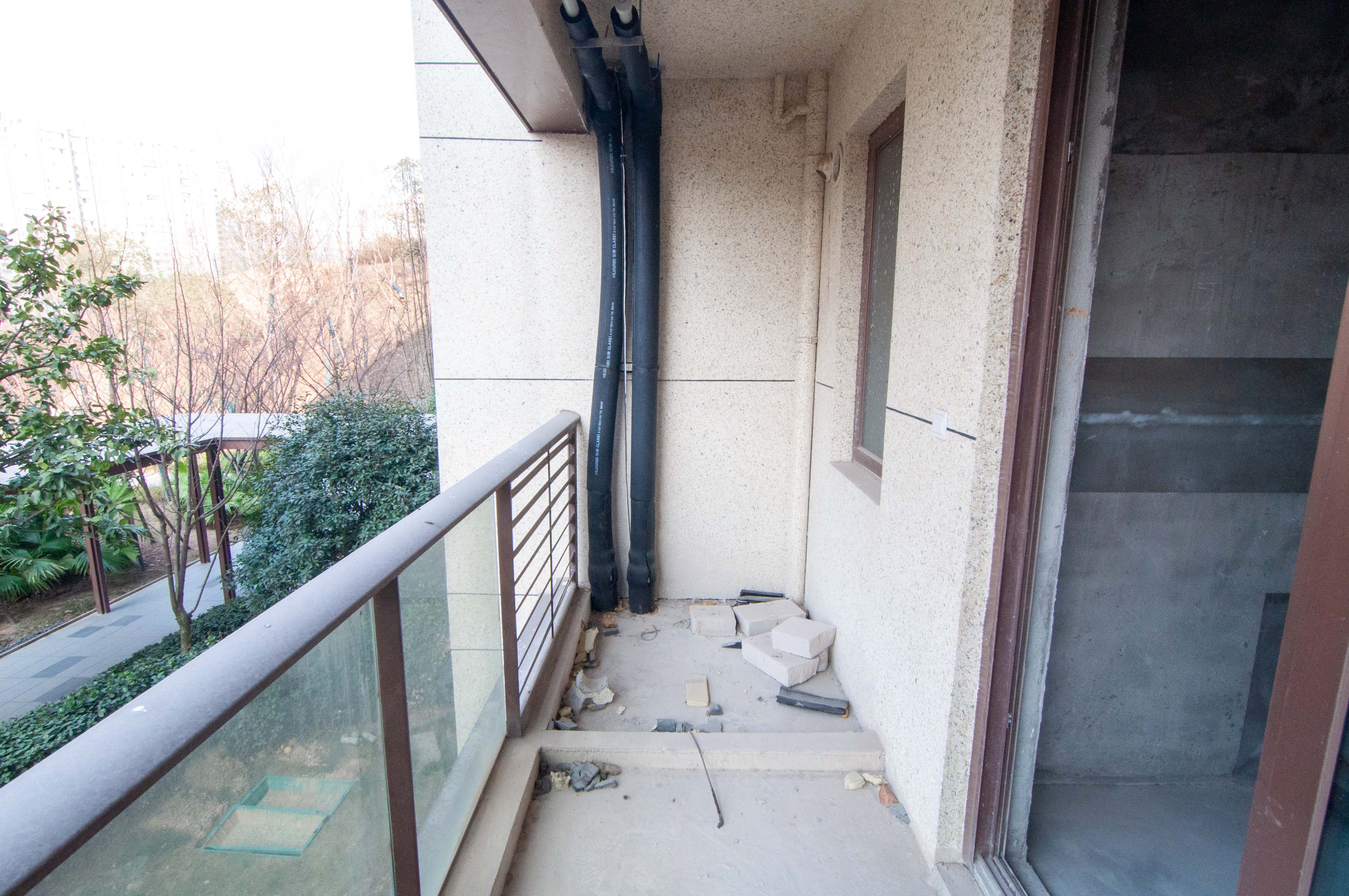 绿地麓湖郡  4室2厅3卫   380.00万其他