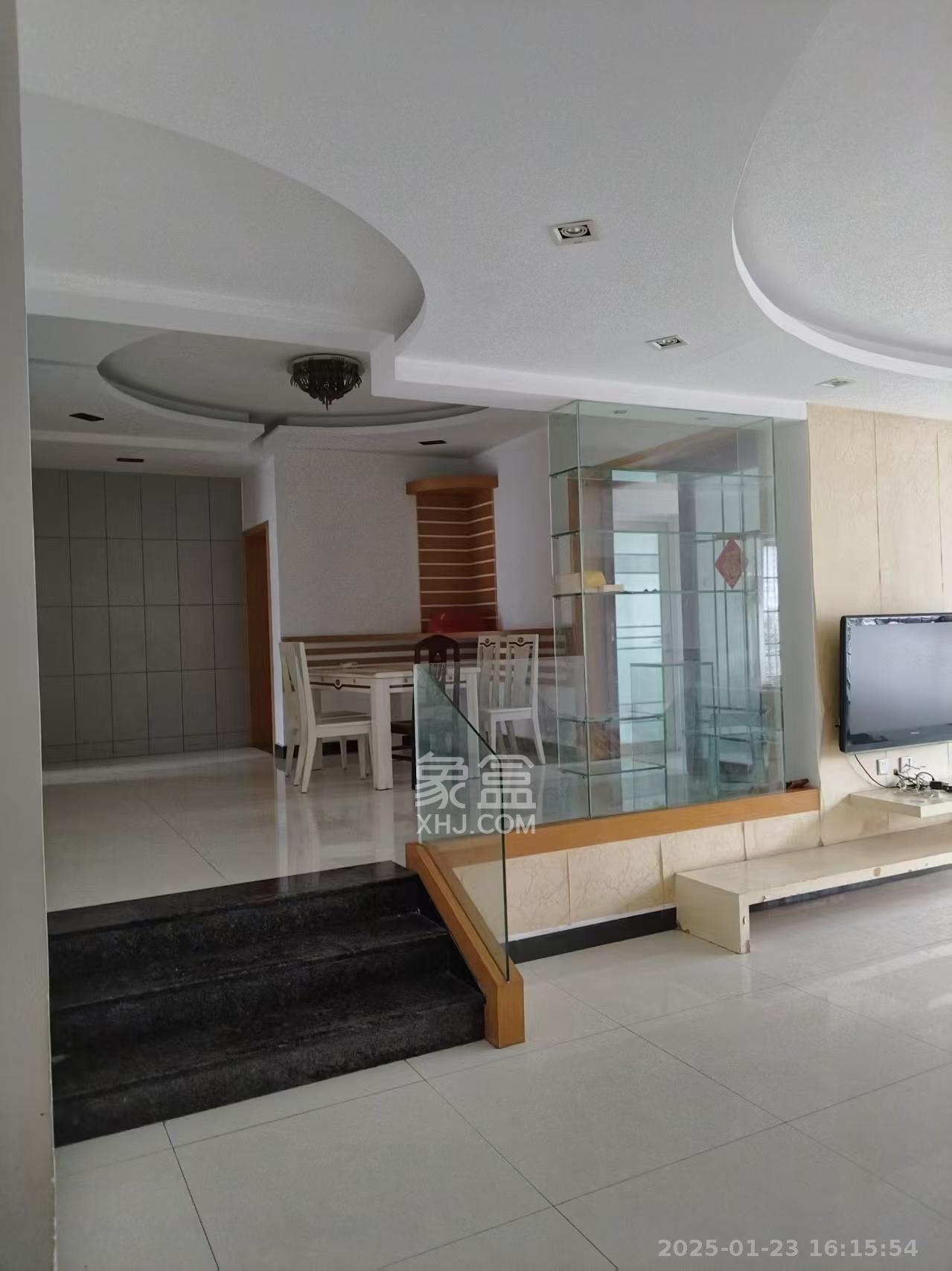 金侨世纪苑 4室2厅1卫 1500.0元/月 金侨世纪苑 4室2厅1卫 1500.0元/月室内图