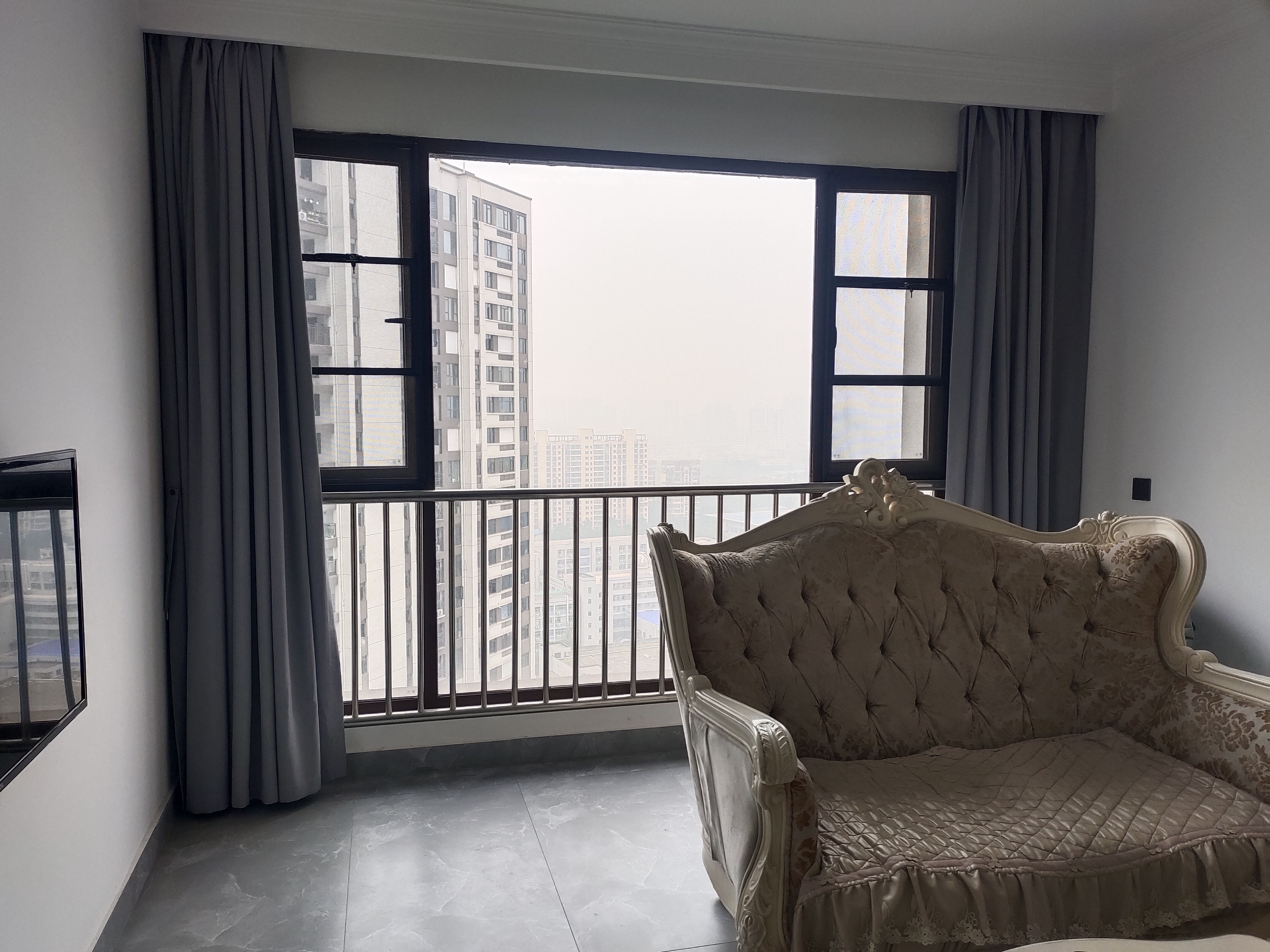 芷兰公馆西区 3室2厅1卫 2100.0元/月 芷兰公馆西区 3室2厅1卫 2100.0元/月室内图