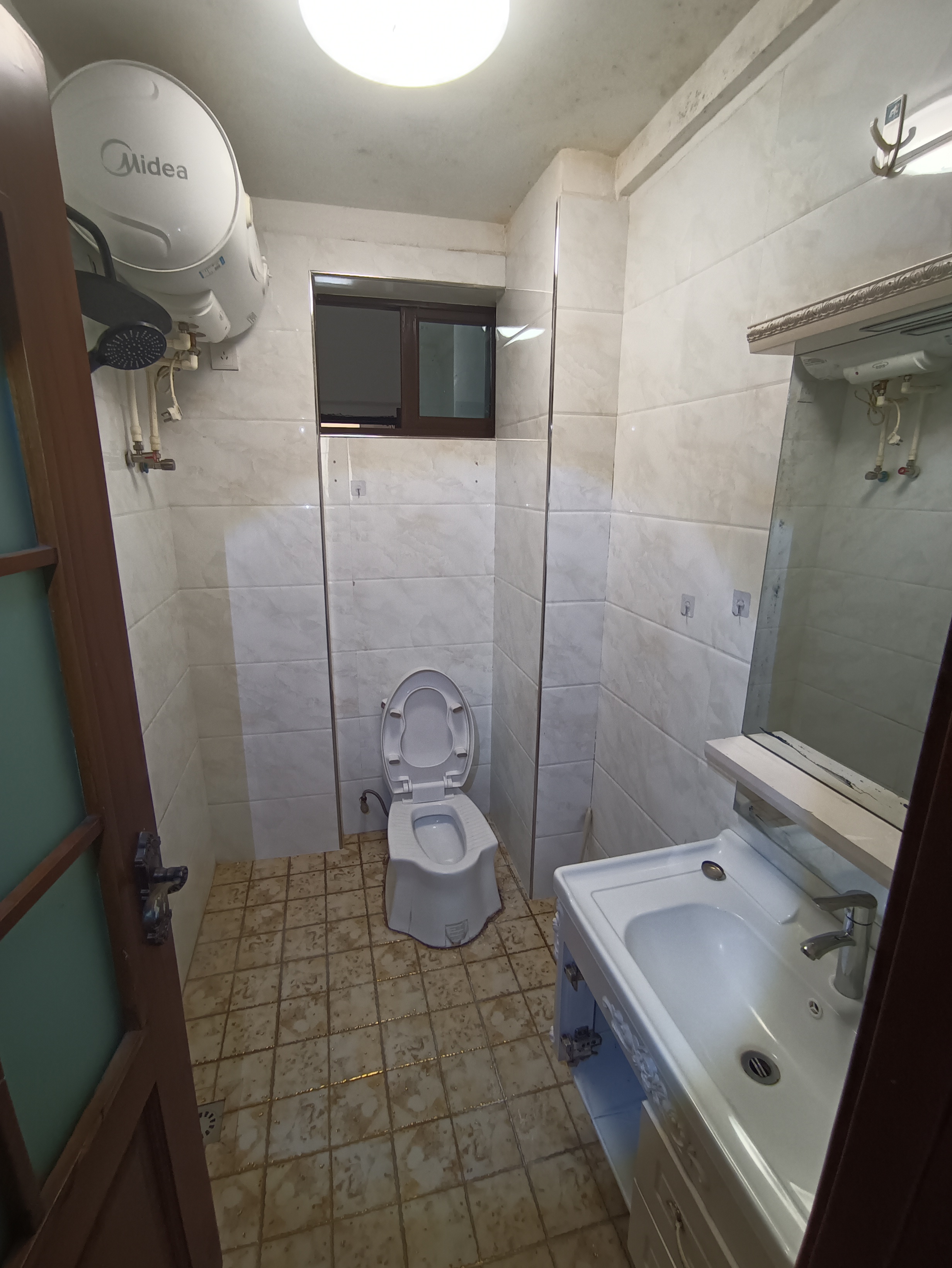 滨江壹号(福建大厦)  1室1厅1卫    95.0万 滨江壹号(福建大厦)  1室1厅1卫    95.0万卫生间