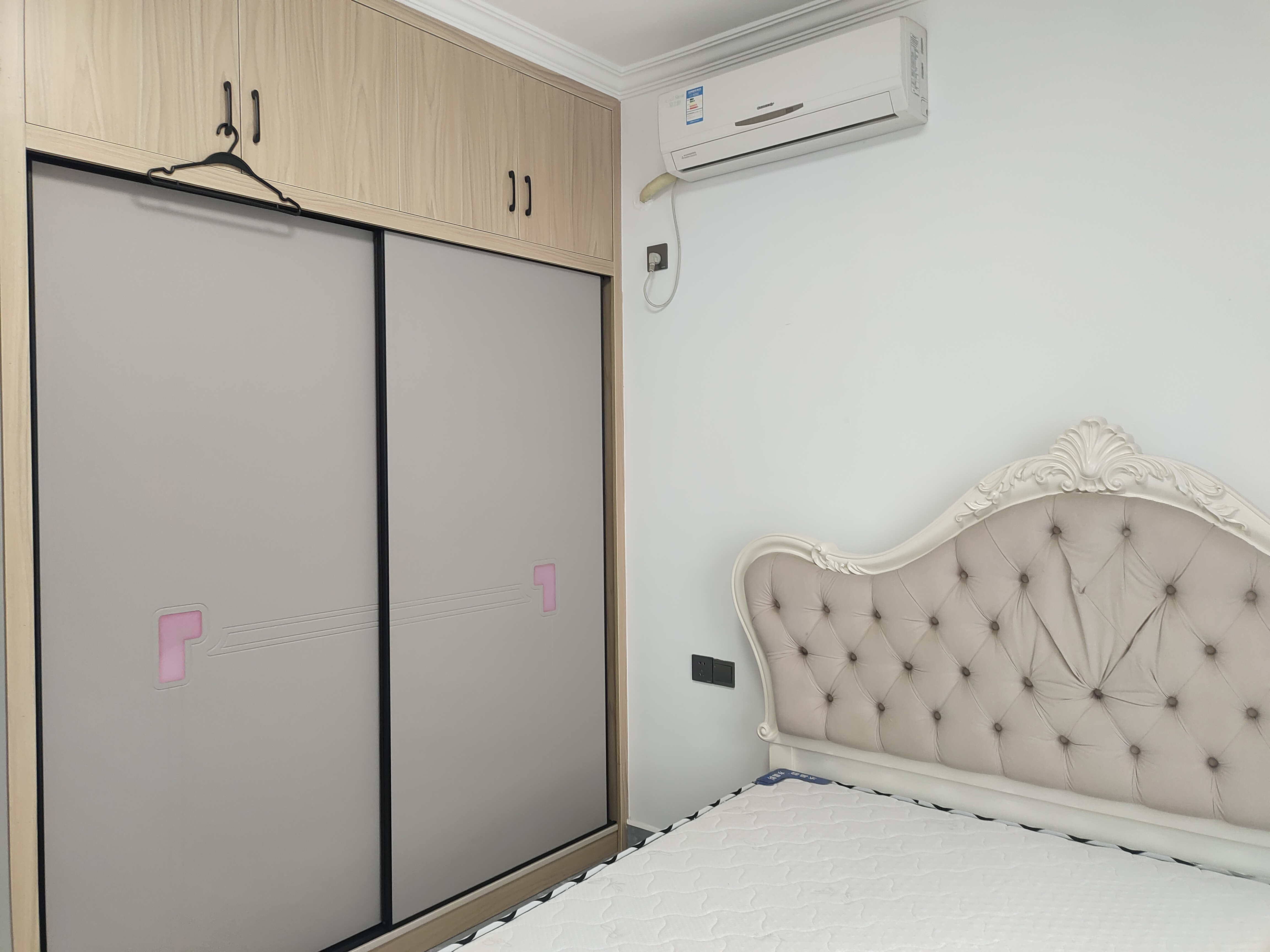 芷兰公馆西区 3室2厅1卫 2100.0元/月 芷兰公馆西区 3室2厅1卫 2100.0元/月室内图