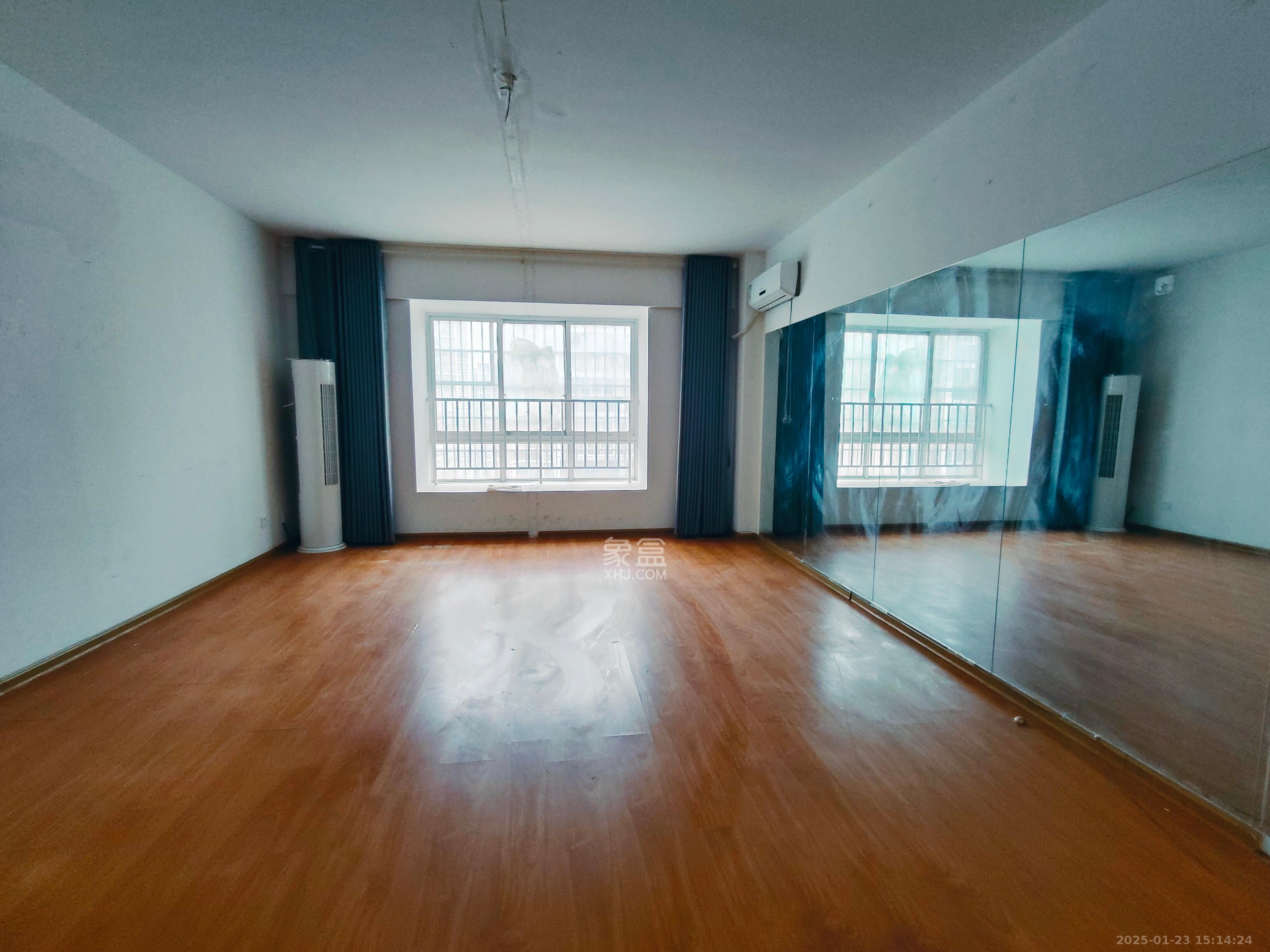 筑梦园 4室2厅2卫 2400.0元/月 筑梦园 4室2厅2卫 2400.0元/月室内图