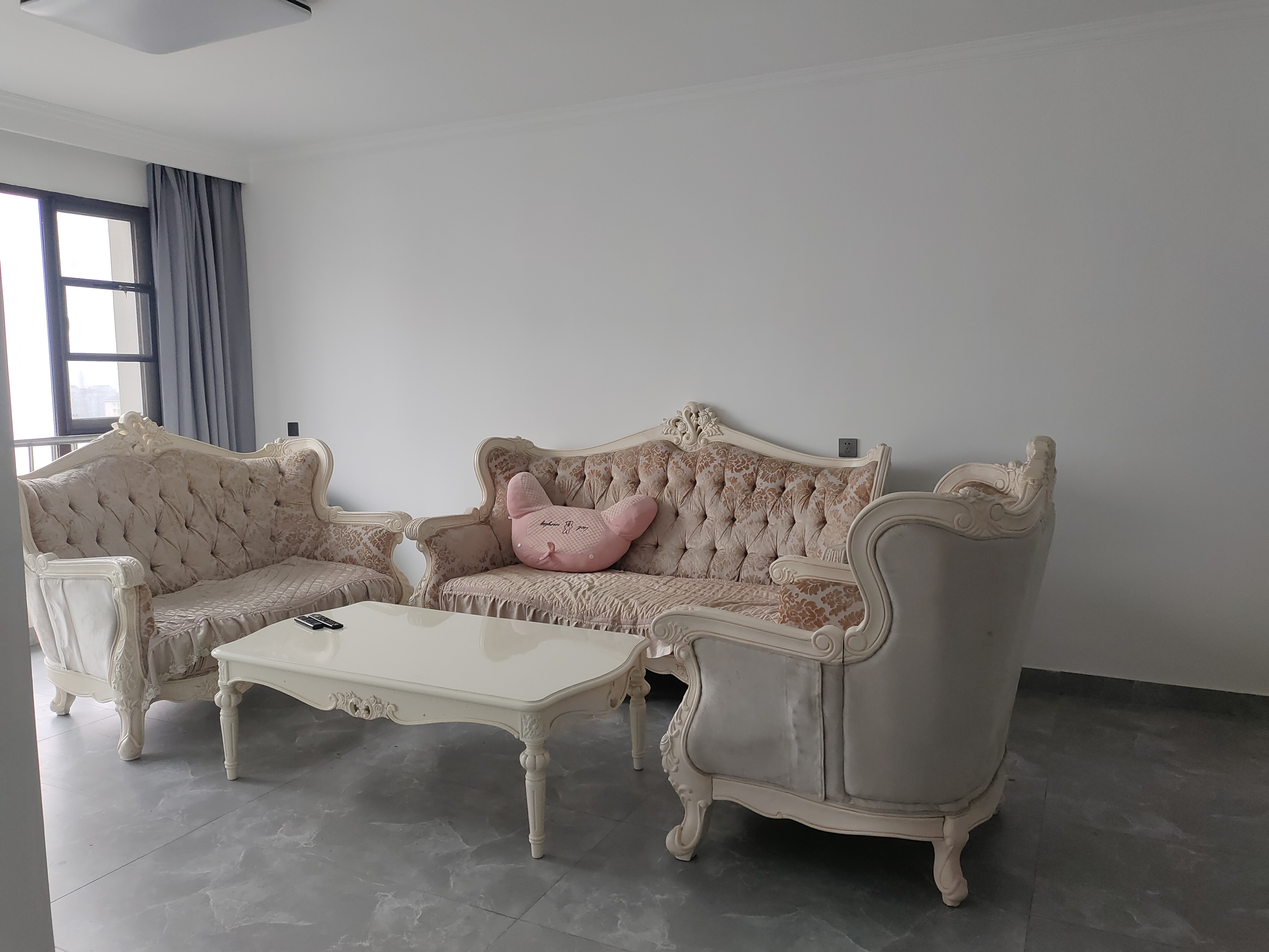 芷兰公馆西区 3室2厅1卫 2100.0元/月 芷兰公馆西区 3室2厅1卫 2100.0元/月室内图