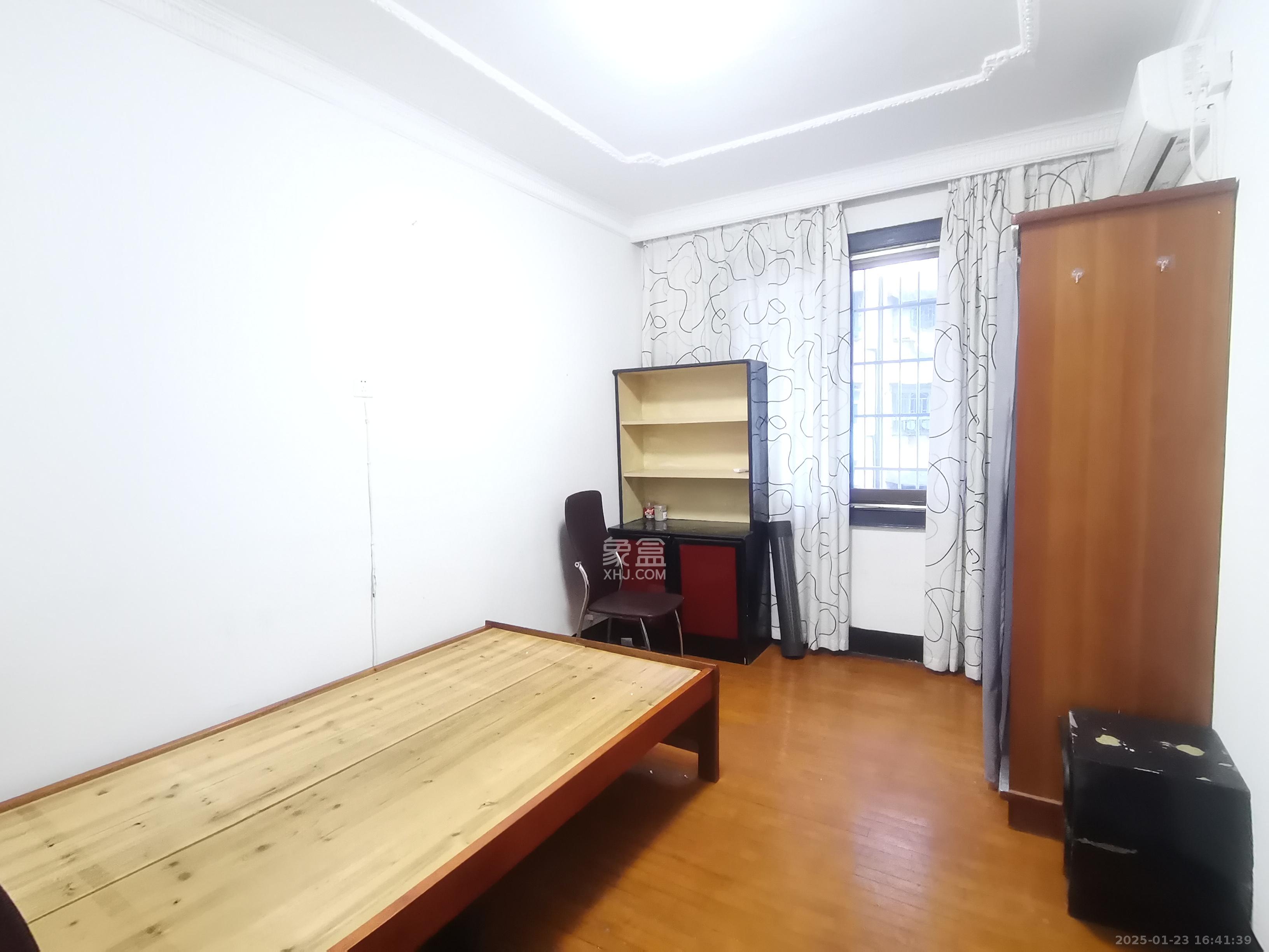 桐荫里社区  2室1厅1卫   1800.00元/月室内图