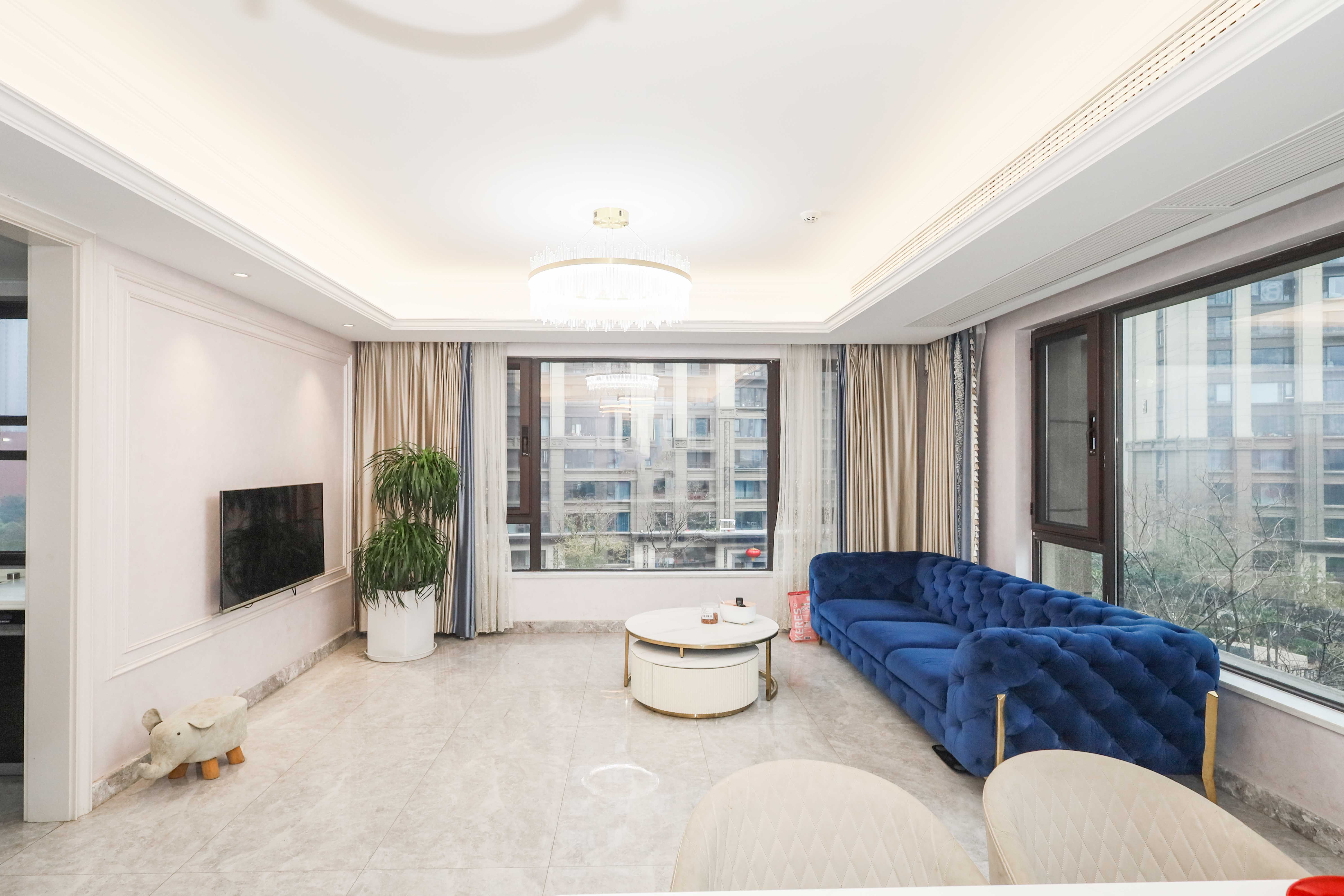 建发央著  5室2厅3卫   355.00万