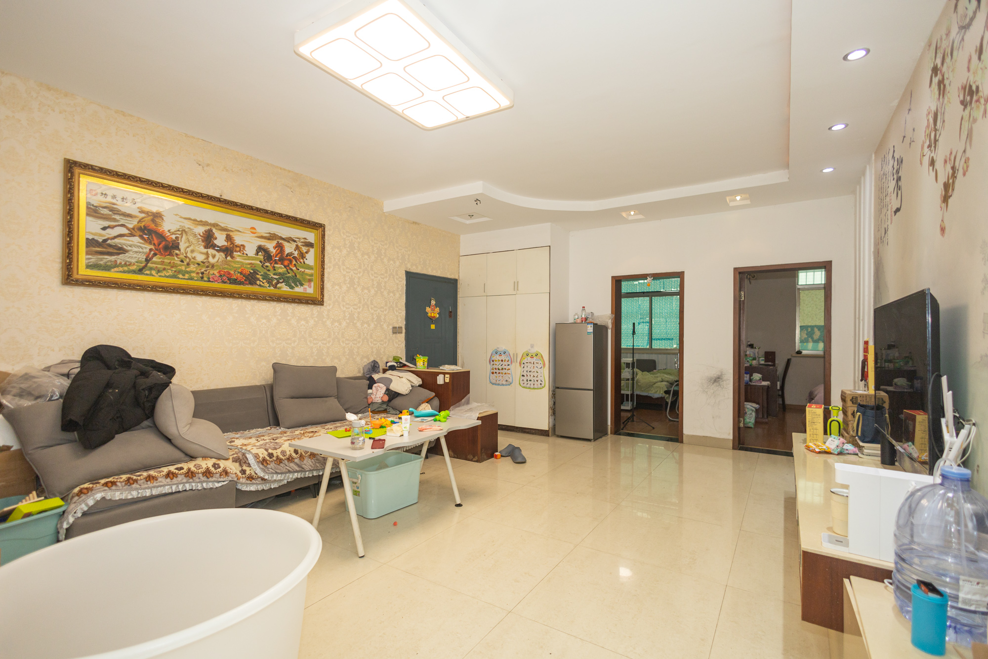 四季如春酒店(原名鑫元大酒店) 3室1厅1卫 42.8万 四季如春酒店(原名鑫元大酒店) 3室1厅1卫 42.8万客厅