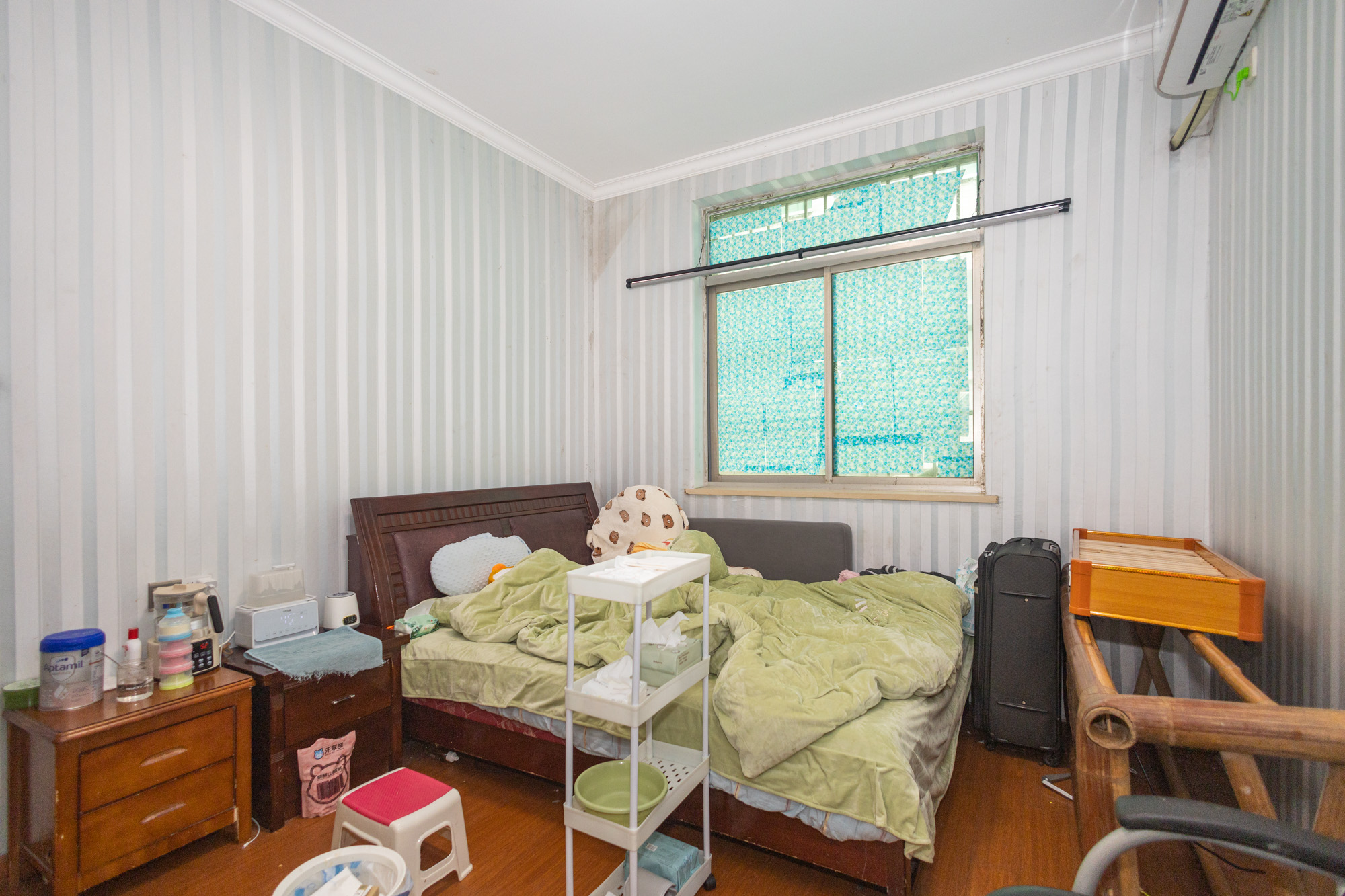 四季如春酒店(原名鑫元大酒店) 3室1厅1卫 42.8万 四季如春酒店(原名鑫元大酒店) 3室1厅1卫 42.8万卧室