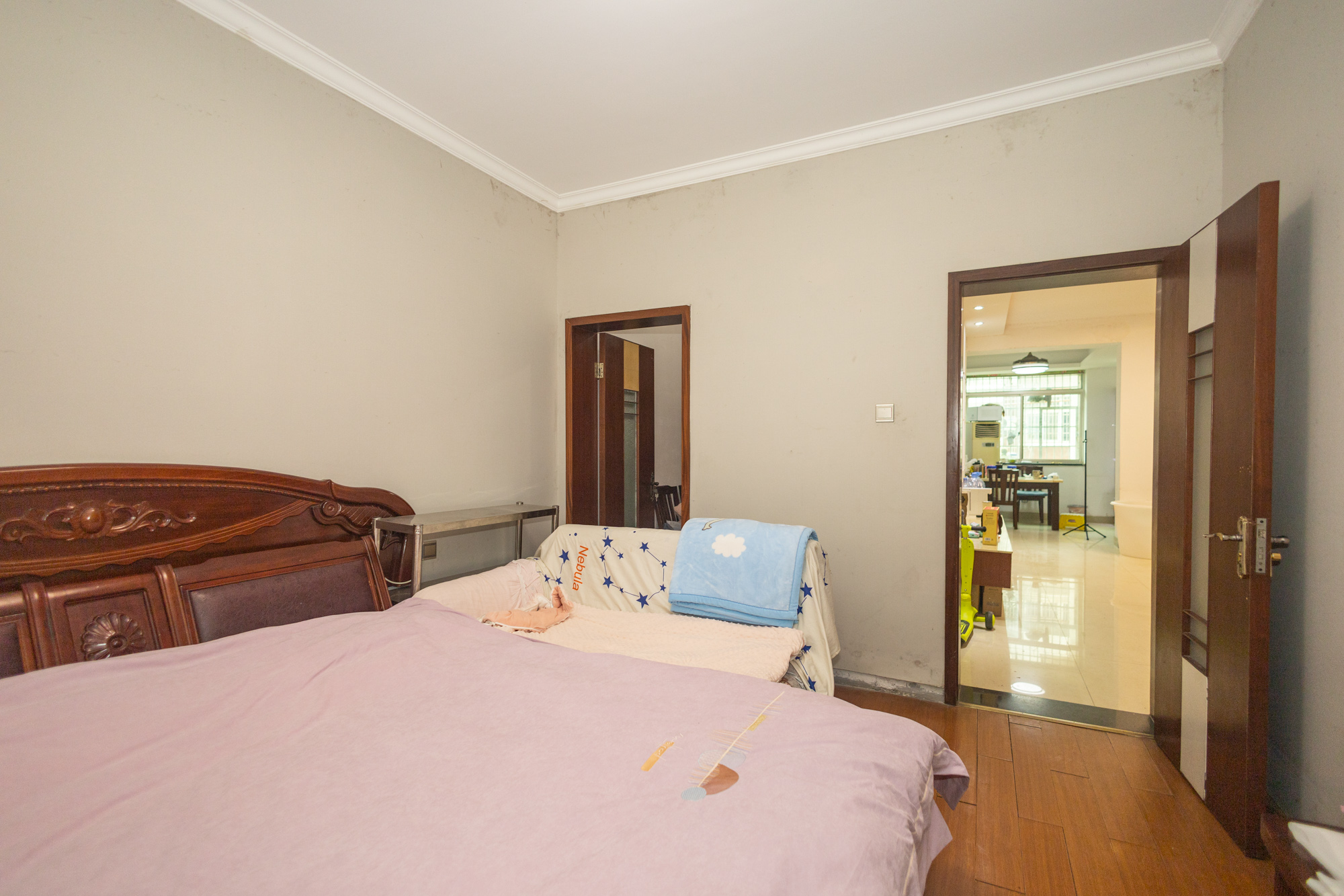 四季如春酒店(原名鑫元大酒店) 3室1厅1卫 42.8万 四季如春酒店(原名鑫元大酒店) 3室1厅1卫 42.8万卧室