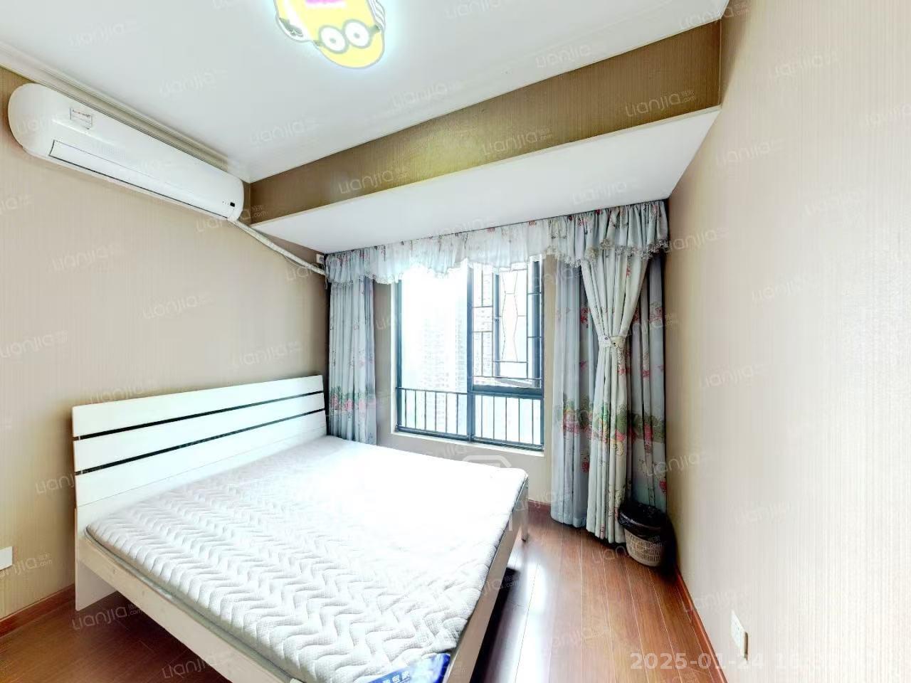 万科城市花园  3室2厅1卫   2300.00元/月室内图