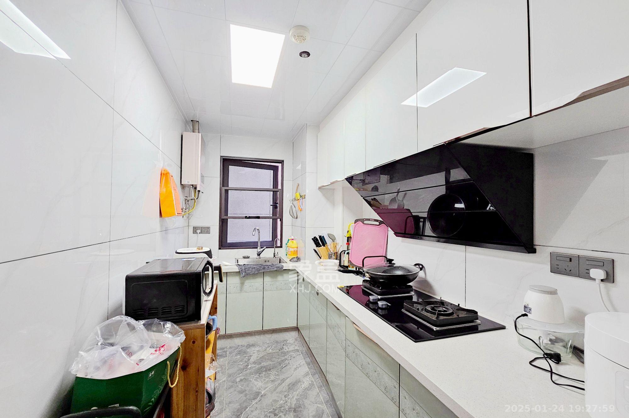 阳光城尚东湾愉景苑 3室2厅2卫 3200.0元/月 阳光城尚东湾愉景苑 3室2厅2卫 3200.0元/月室内图