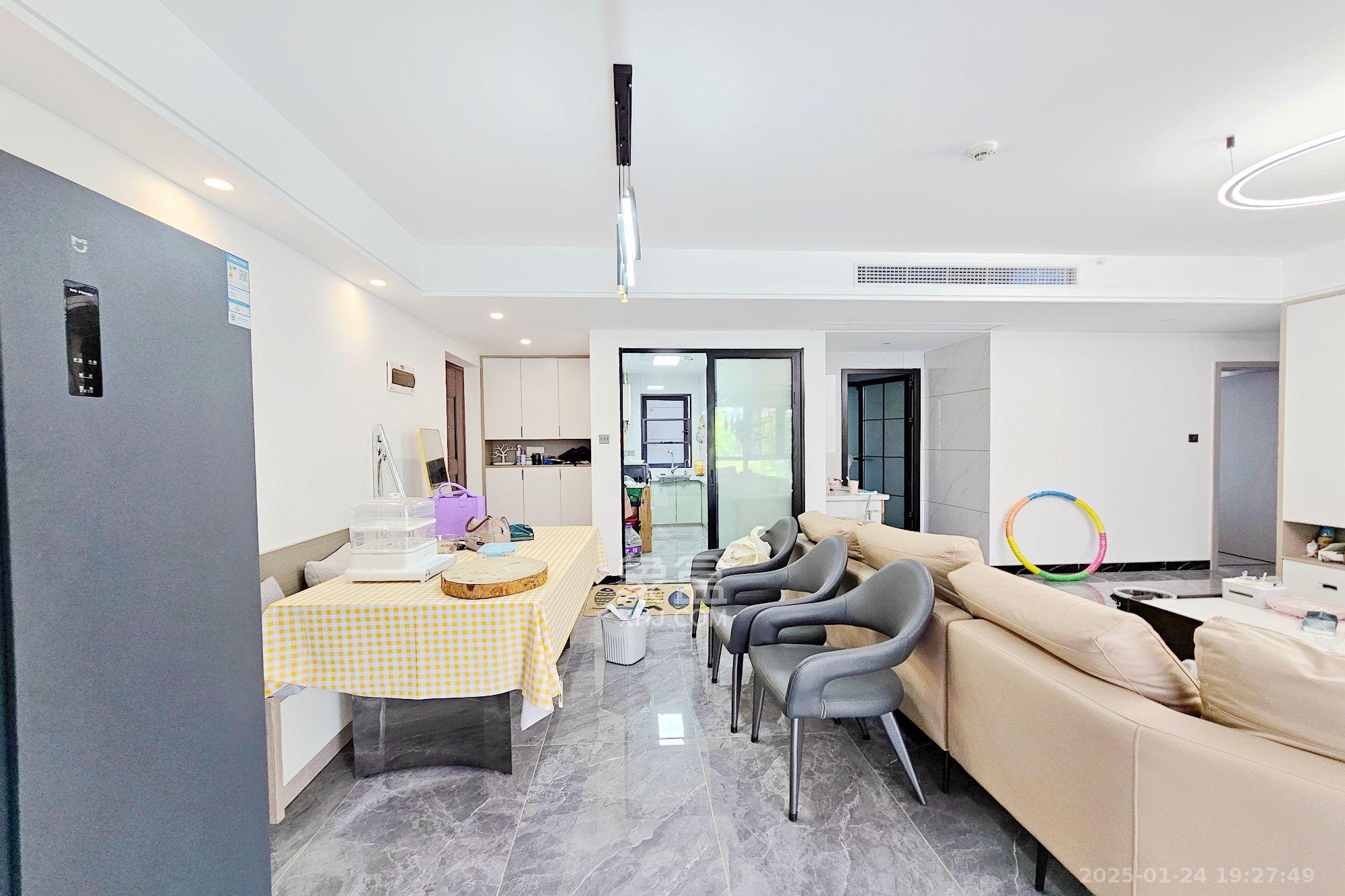 阳光城尚东湾愉景苑 3室2厅2卫 3200.0元/月 阳光城尚东湾愉景苑 3室2厅2卫 3200.0元/月室内图