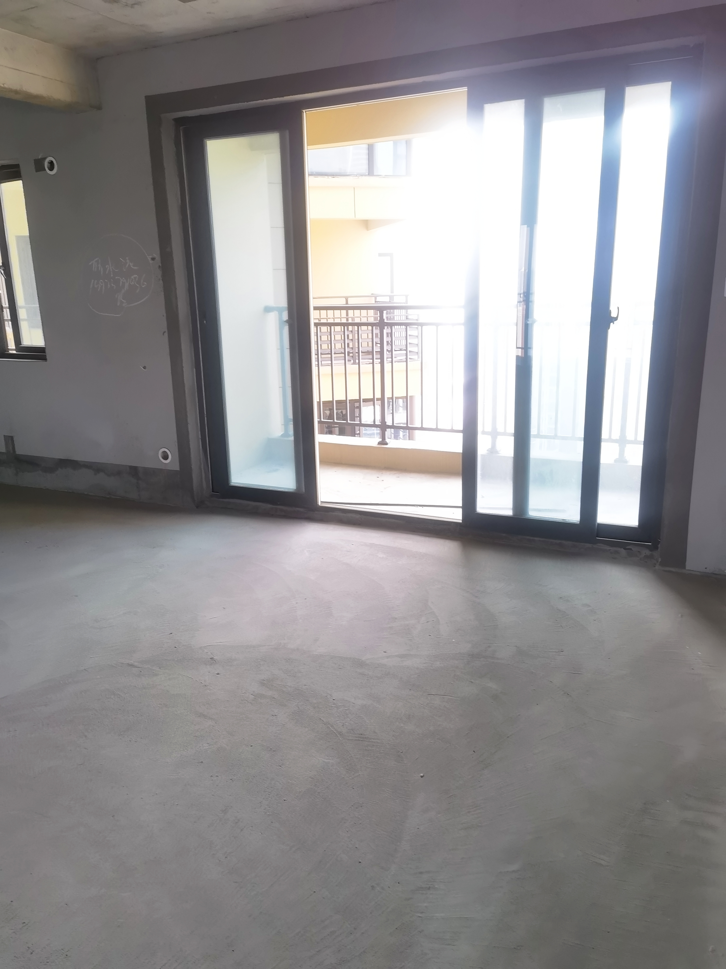建发央著（悦发央著）  4室2厅2卫   88.00万客厅