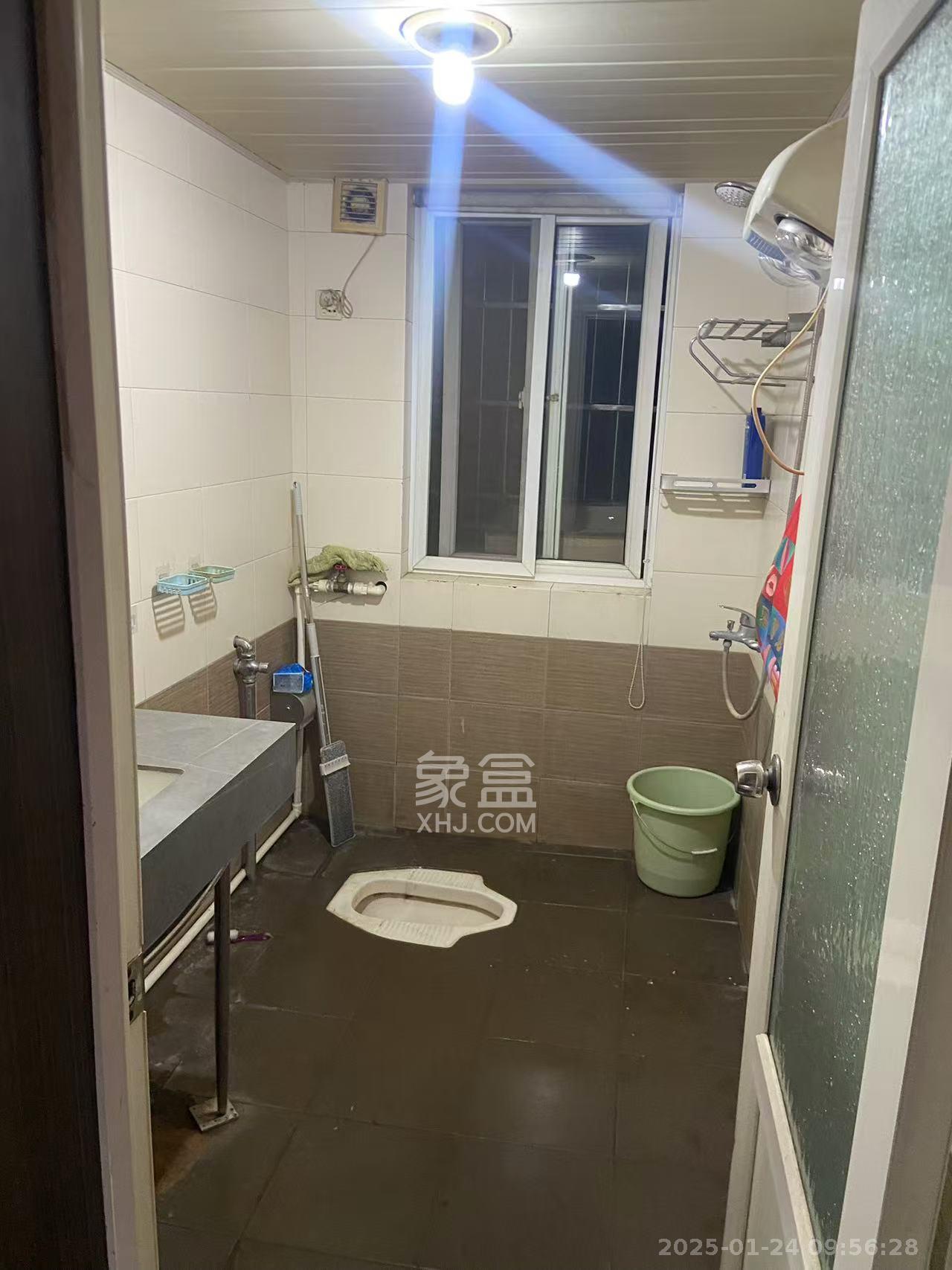 景湾小区(井湾小区)  1室2厅1卫    1500.0元/月 景湾小区(井湾小区)  1室2厅1卫    1500.0元/月室内图