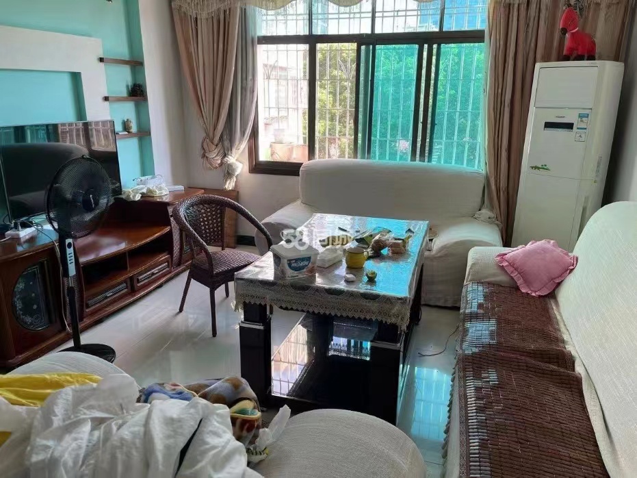 市人大政协机关大院住宅区(老市委) 4室2厅2卫 1200.0元/月 市人大政协机关大院住宅区(老市委) 4室2厅2卫 1200.0元/月室内图