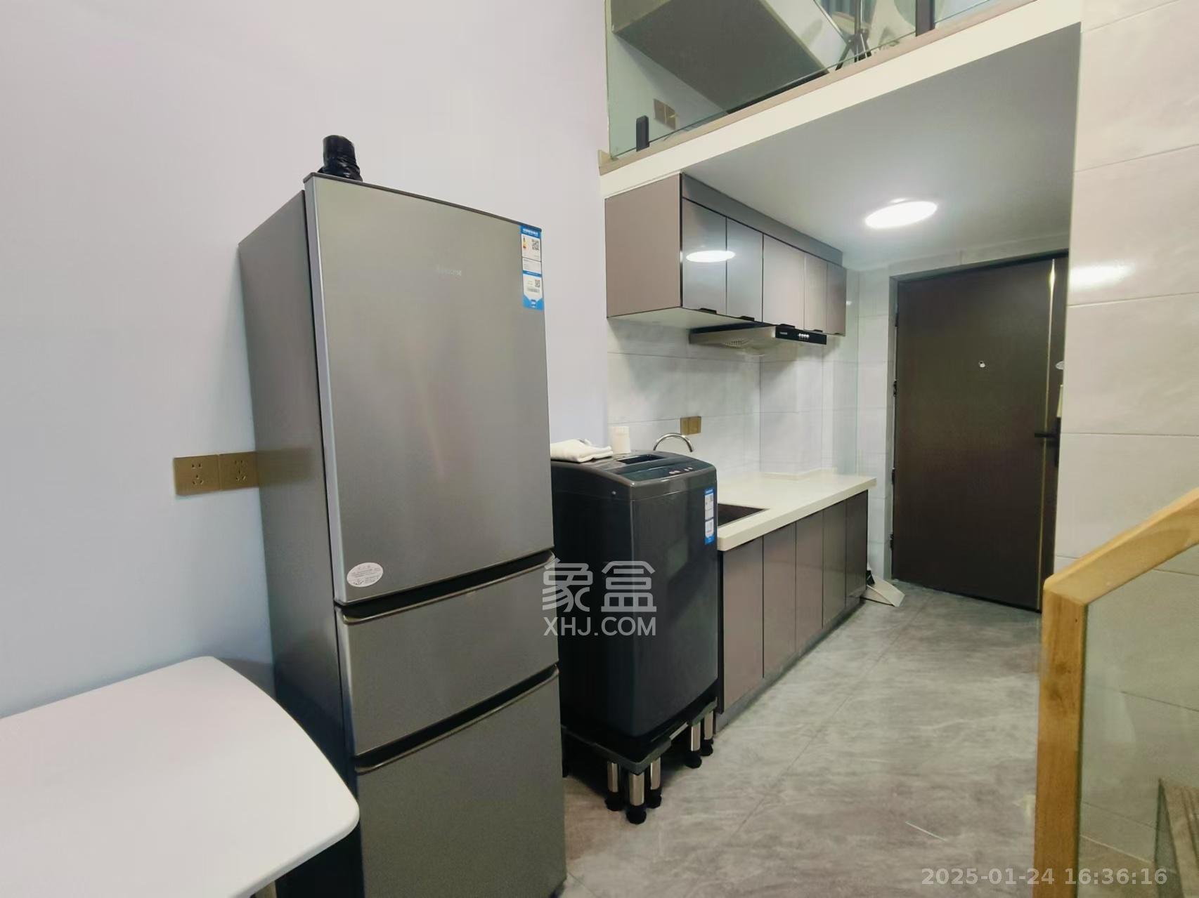 中交广场公寓  2室2厅1卫    2300.0元/月 中交广场公寓  2室2厅1卫    2300.0元/月室内图