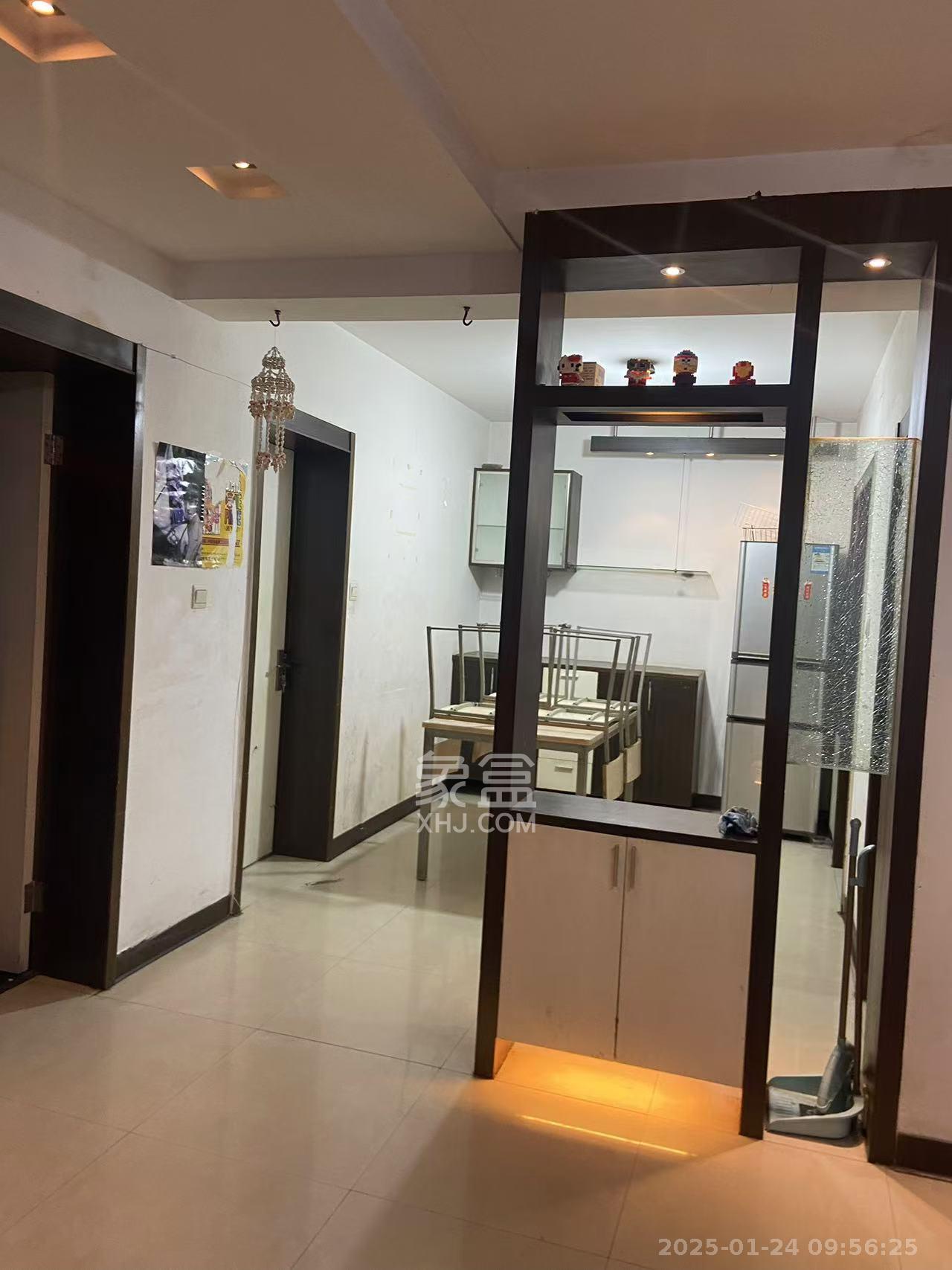 景湾小区(井湾小区)  1室2厅1卫    1500.0元/月 景湾小区(井湾小区)  1室2厅1卫    1500.0元/月室内图