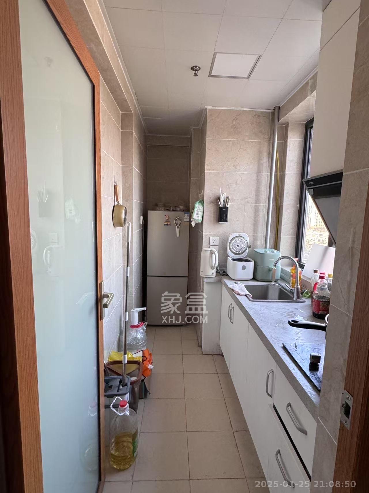 荣泰广场 1室1厅1卫 1700.0元/月 荣泰广场 1室1厅1卫 1700.0元/月室内图