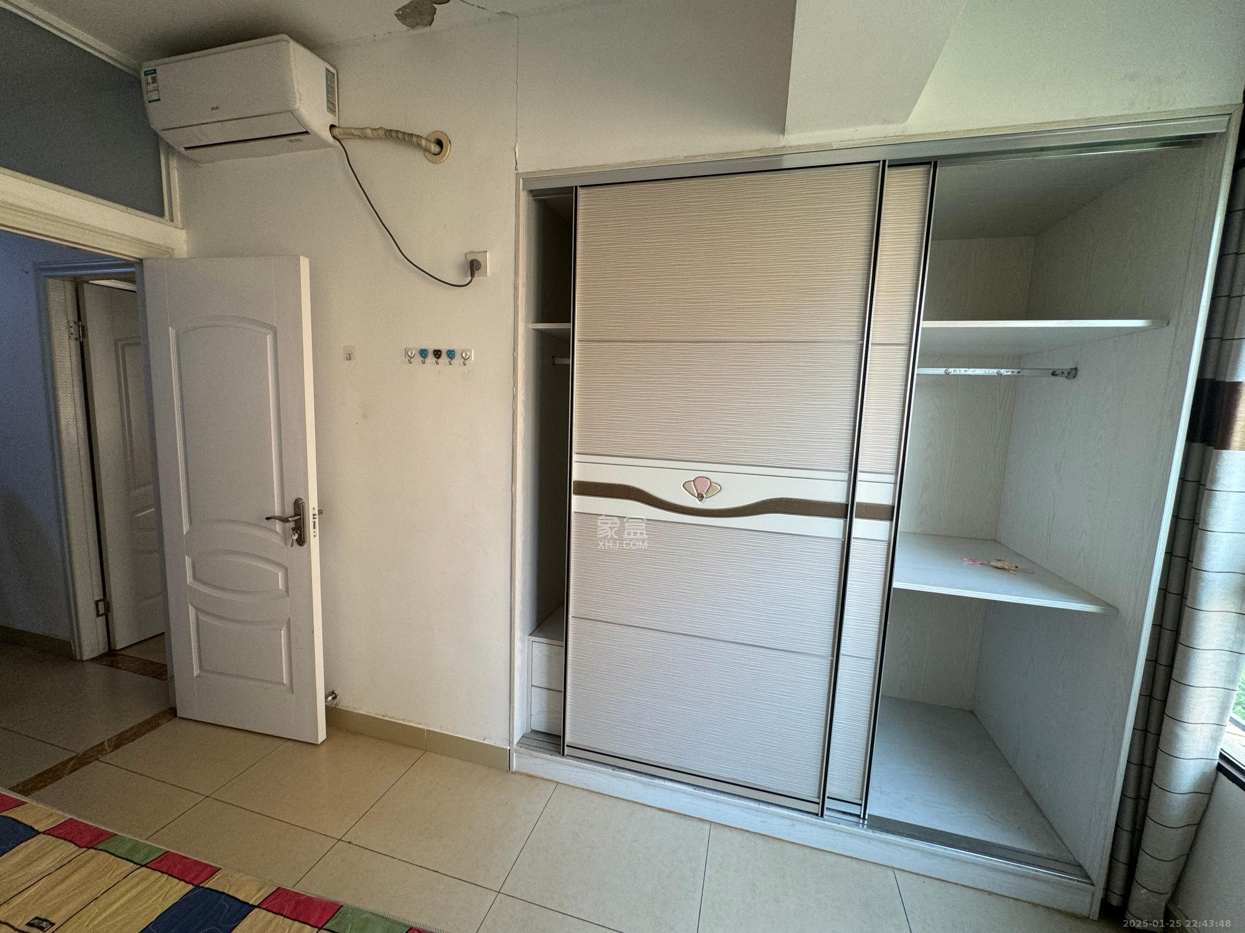 中信凯旋蓝岸(中信新城三期) 2室1厅1卫 1600.0元/月 中信凯旋蓝岸(中信新城三期) 2室1厅1卫 1600.0元/月室内图