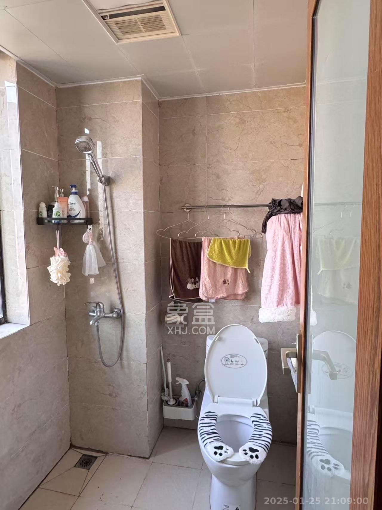 荣泰广场 1室1厅1卫 1700.0元/月 荣泰广场 1室1厅1卫 1700.0元/月室内图