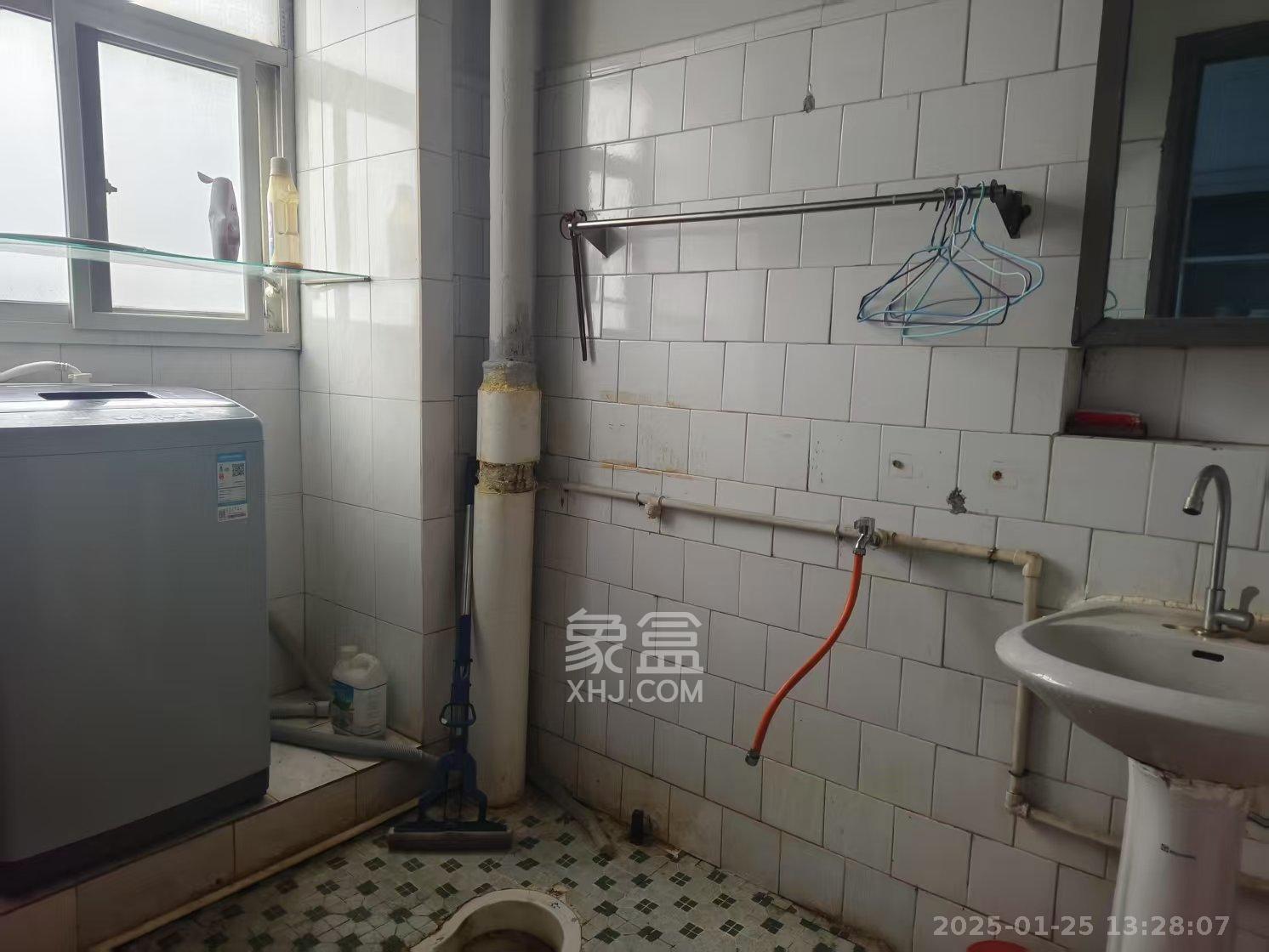 蒋家垅社区造漆宿舍(新码头155/113) 2室2厅1卫 900.0元/月 蒋家垅社区造漆宿舍(新码头155/113) 2室2厅1卫 900.0元/月室内图