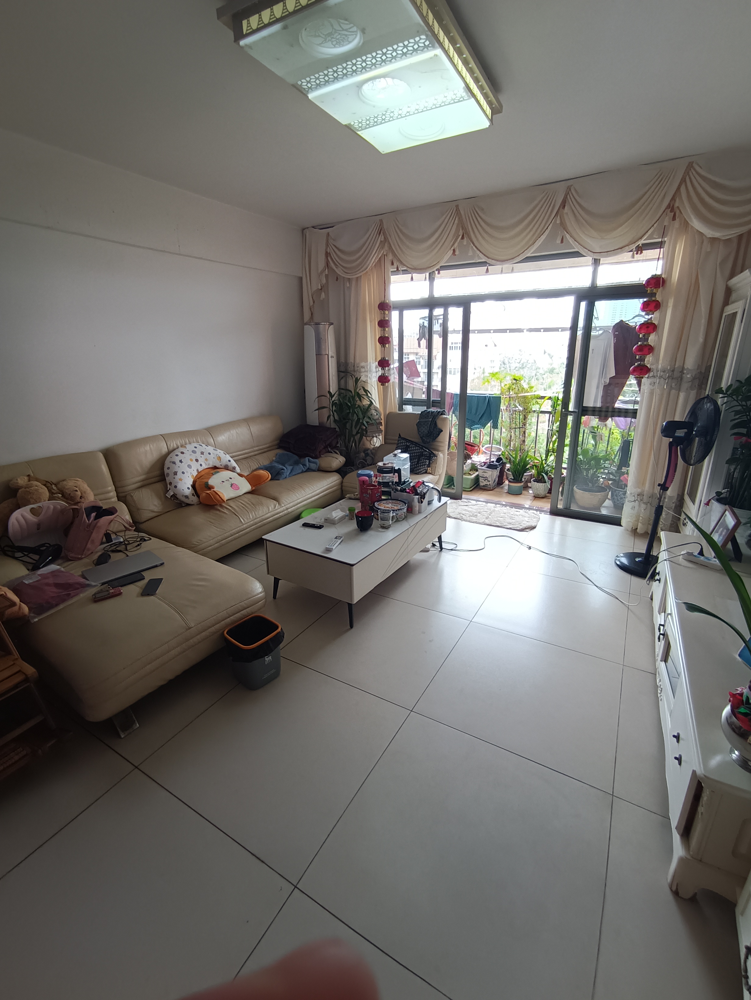 新世界花园二期 3室2厅2卫 211.9万 新世界花园二期 3室2厅2卫 211.9万客厅