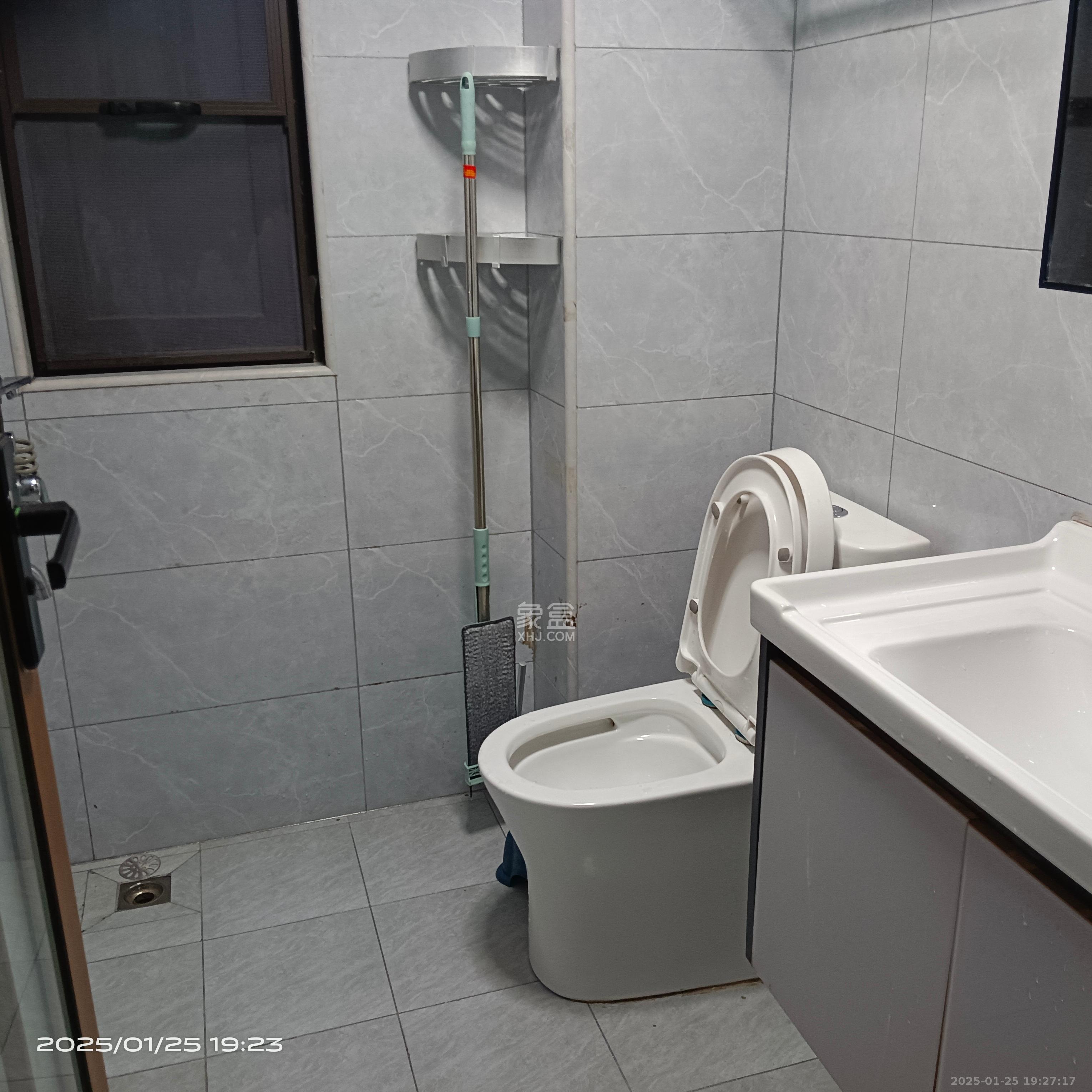 东合新苑  2室1厅1卫    2200.0元/月 东合新苑  2室1厅1卫    2200.0元/月室内图