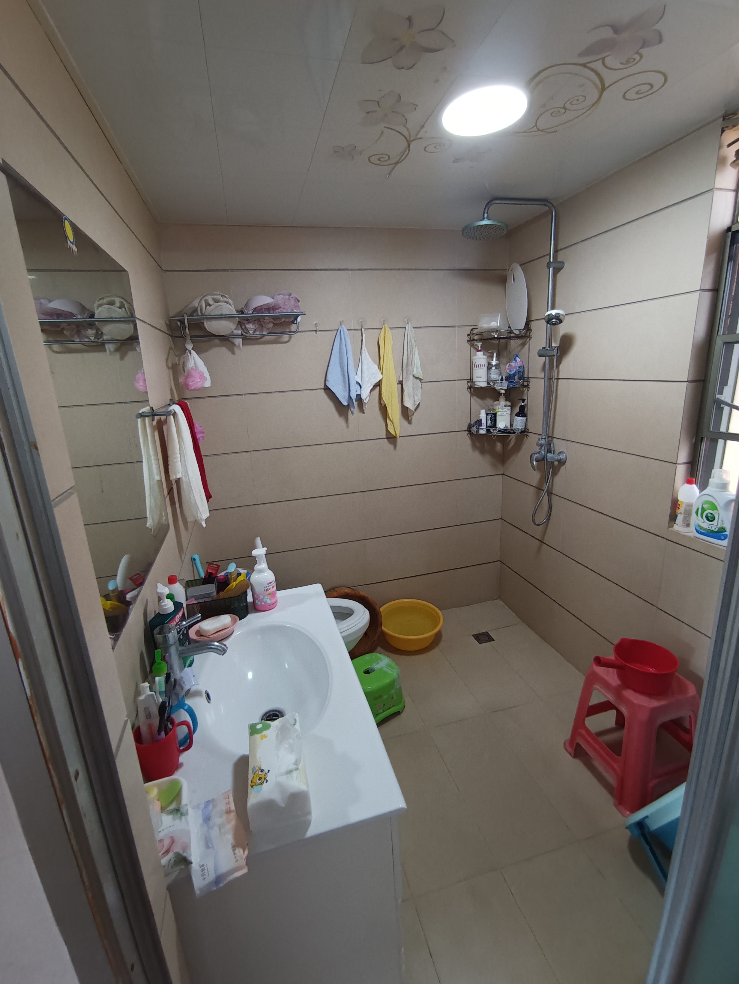 新世界花园二期 3室2厅2卫 211.9万 新世界花园二期 3室2厅2卫 211.9万卫生间