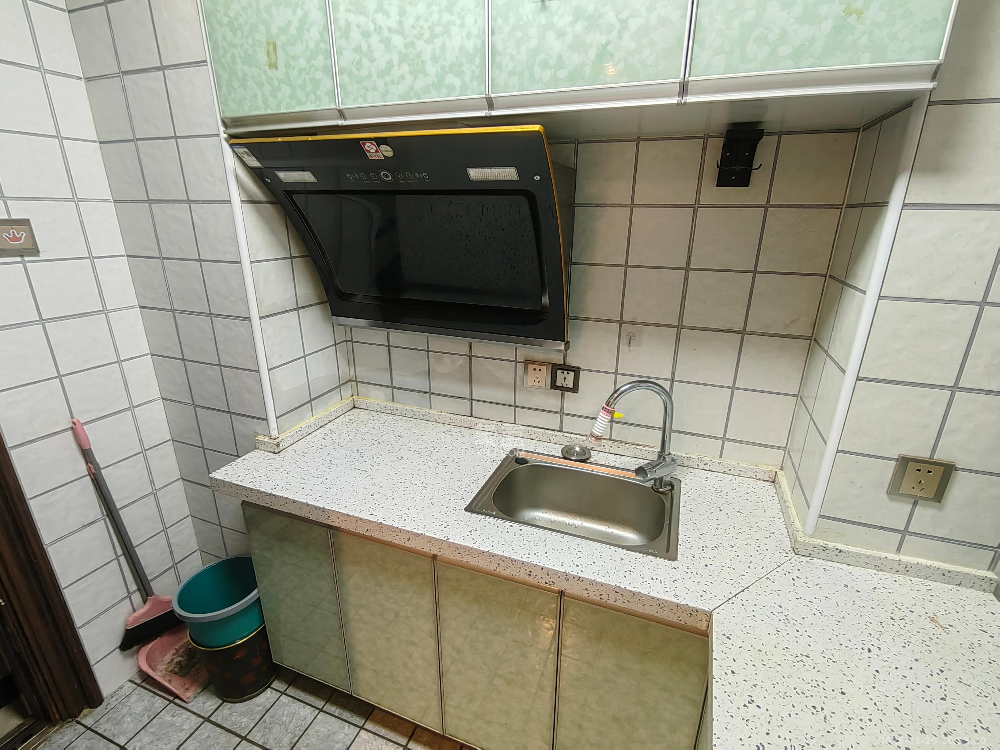 世纪桃花苑 1室0厅1卫 1400.0元/月 世纪桃花苑 1室0厅1卫 1400.0元/月室内图