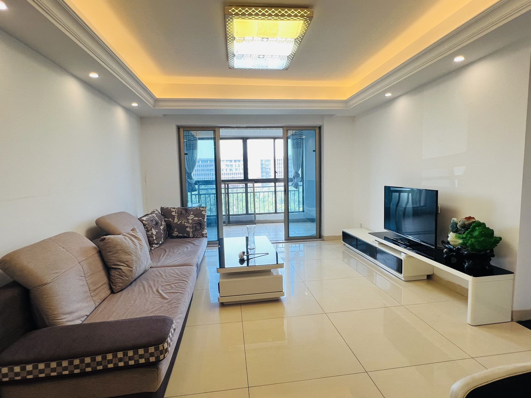 碧桂园 4室2厅2卫 2000.0元/月 碧桂园 4室2厅2卫 2000.0元/月室内图